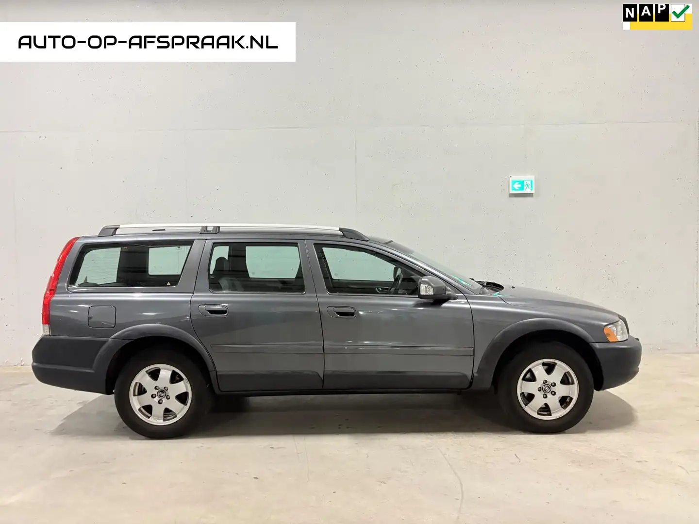 Volvo XC70 2.5 T 4x4 Cross Country Trekhaak Leer Navi Clima C Gris - 1