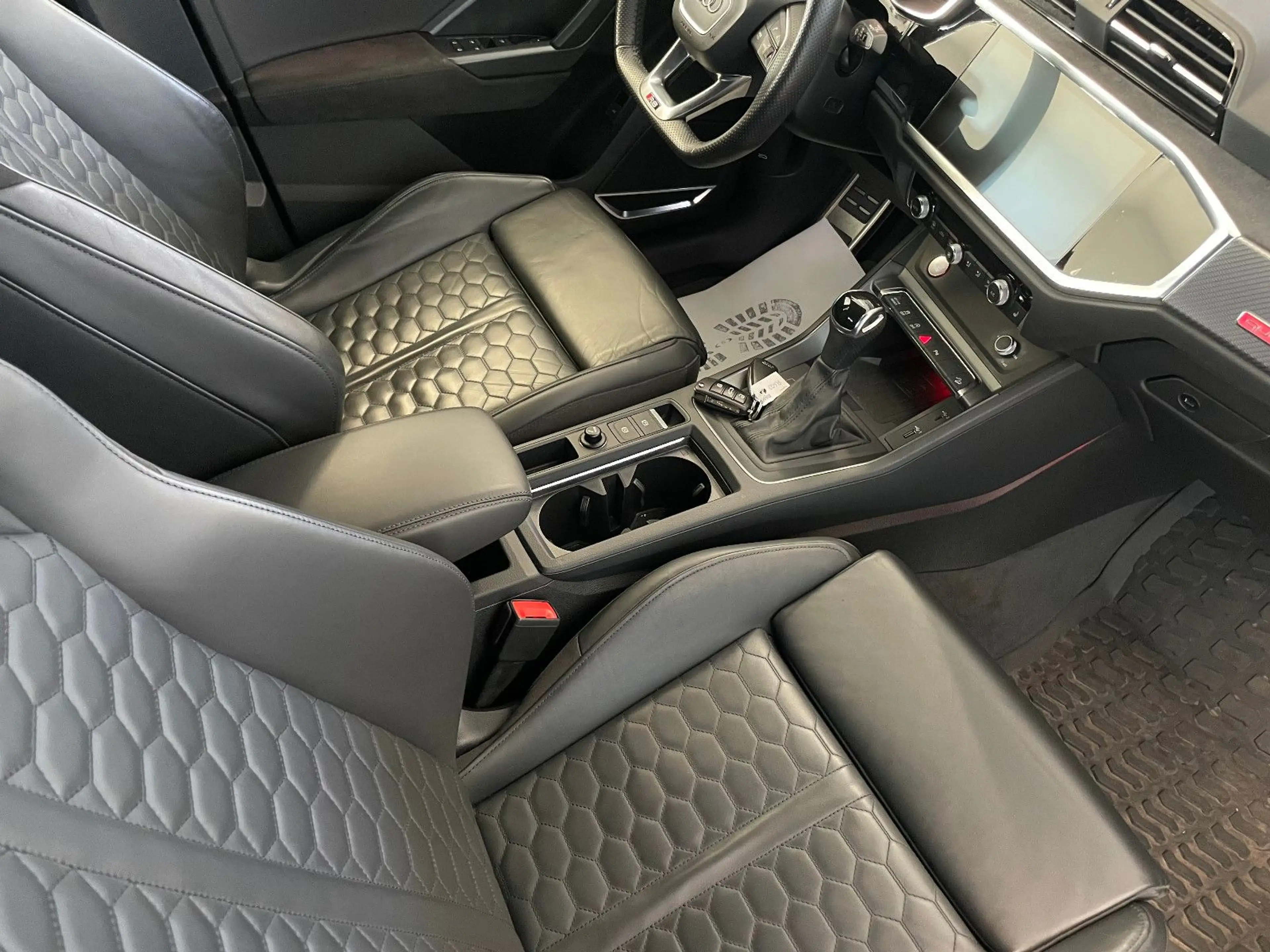 Audi RS Q3 2.5 TFSI quattro — photo 9