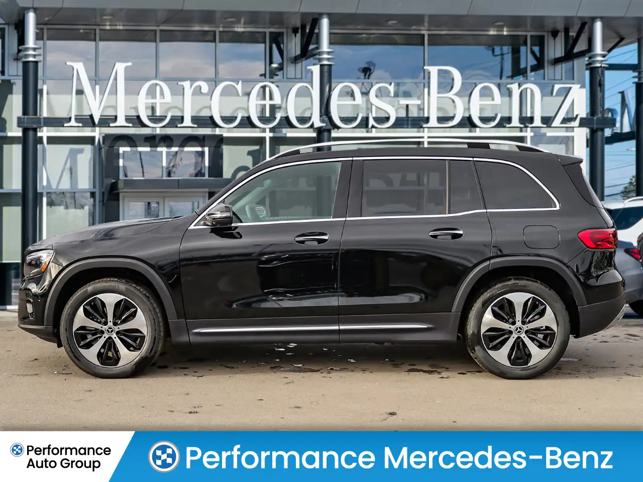 Mercedes-Benz GLB снимка Mercedes-Benz GLB