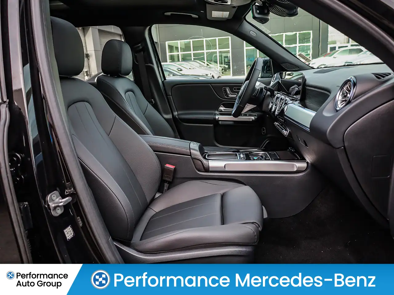 Mercedes-Benz GLB снимка Mercedes-Benz GLB
