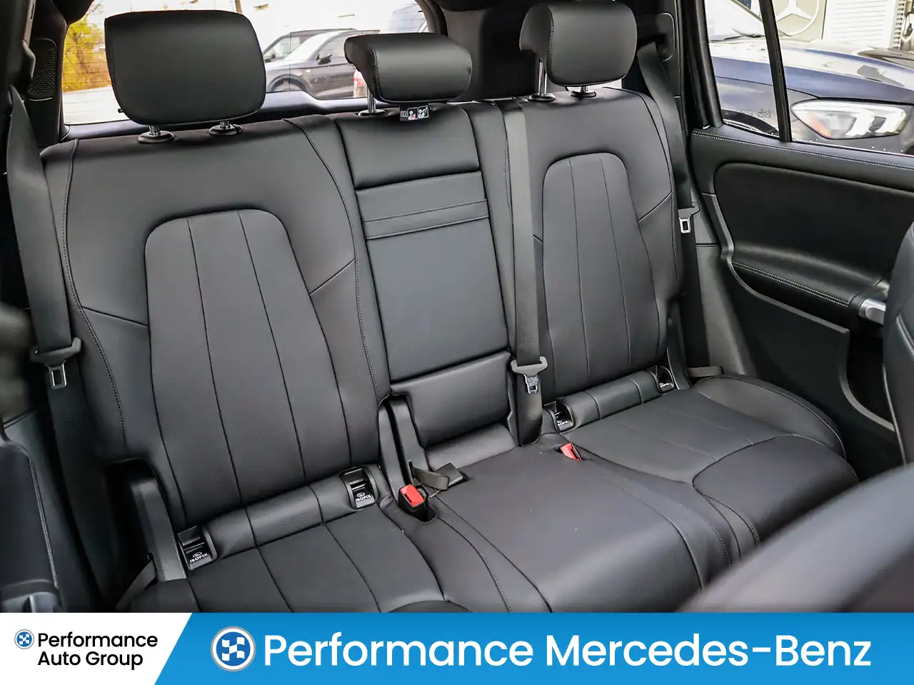 Mercedes-Benz GLB снимка Mercedes-Benz GLB