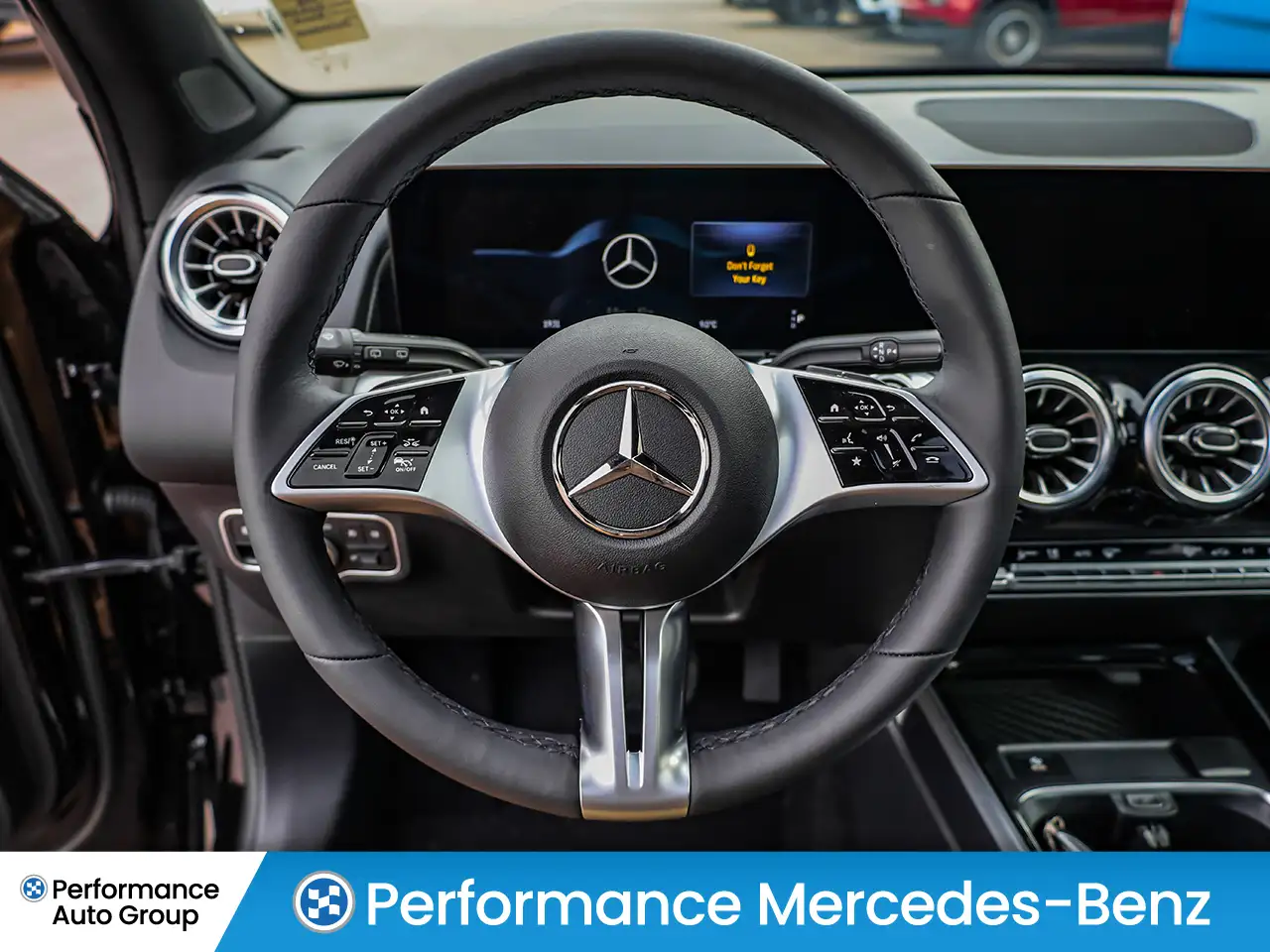 Mercedes-Benz GLB снимка Mercedes-Benz GLB