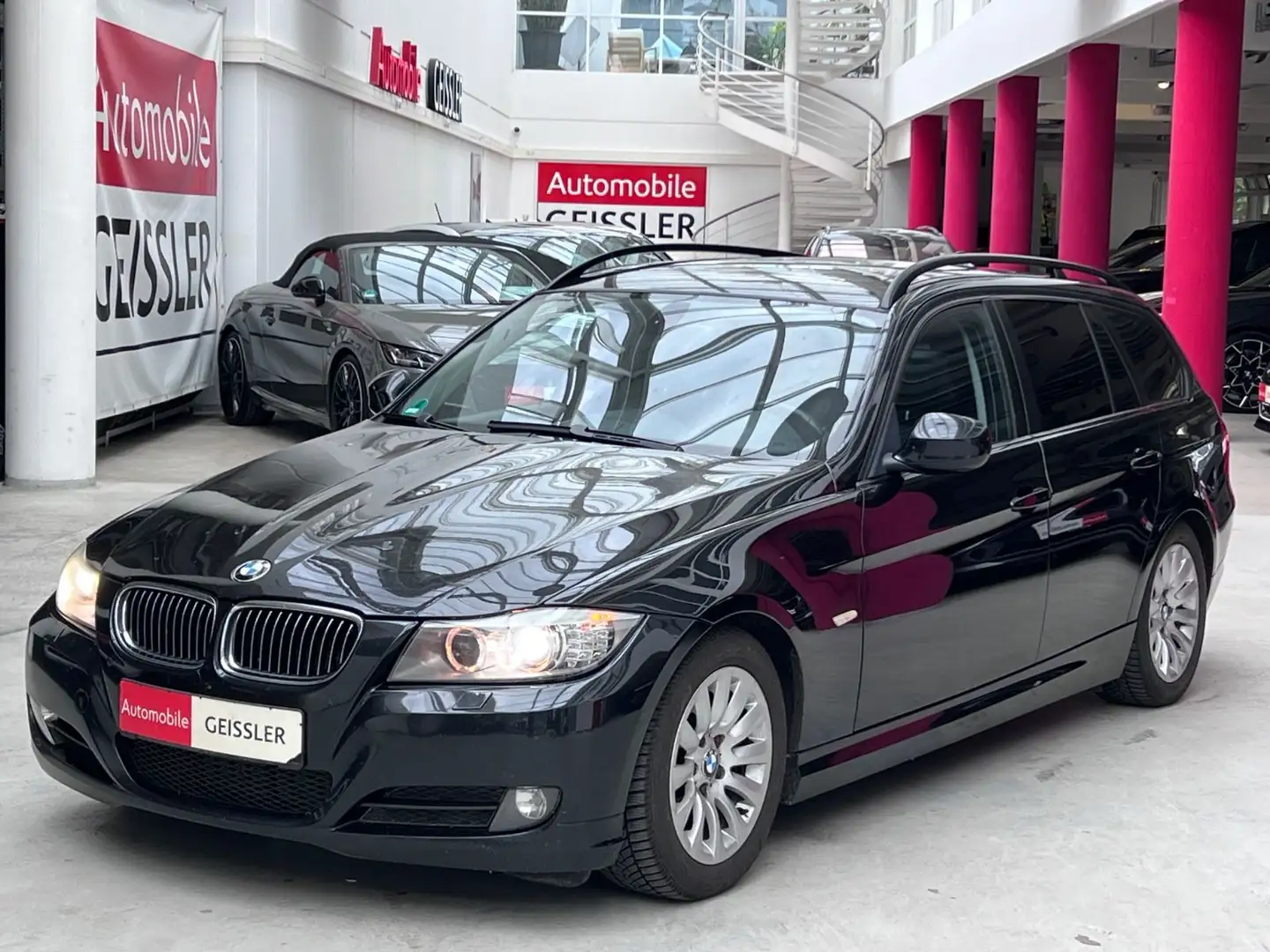BMW 320 d Touring Automatik XENON+PANORAMA+LEDER+NAVI Noir - 1
