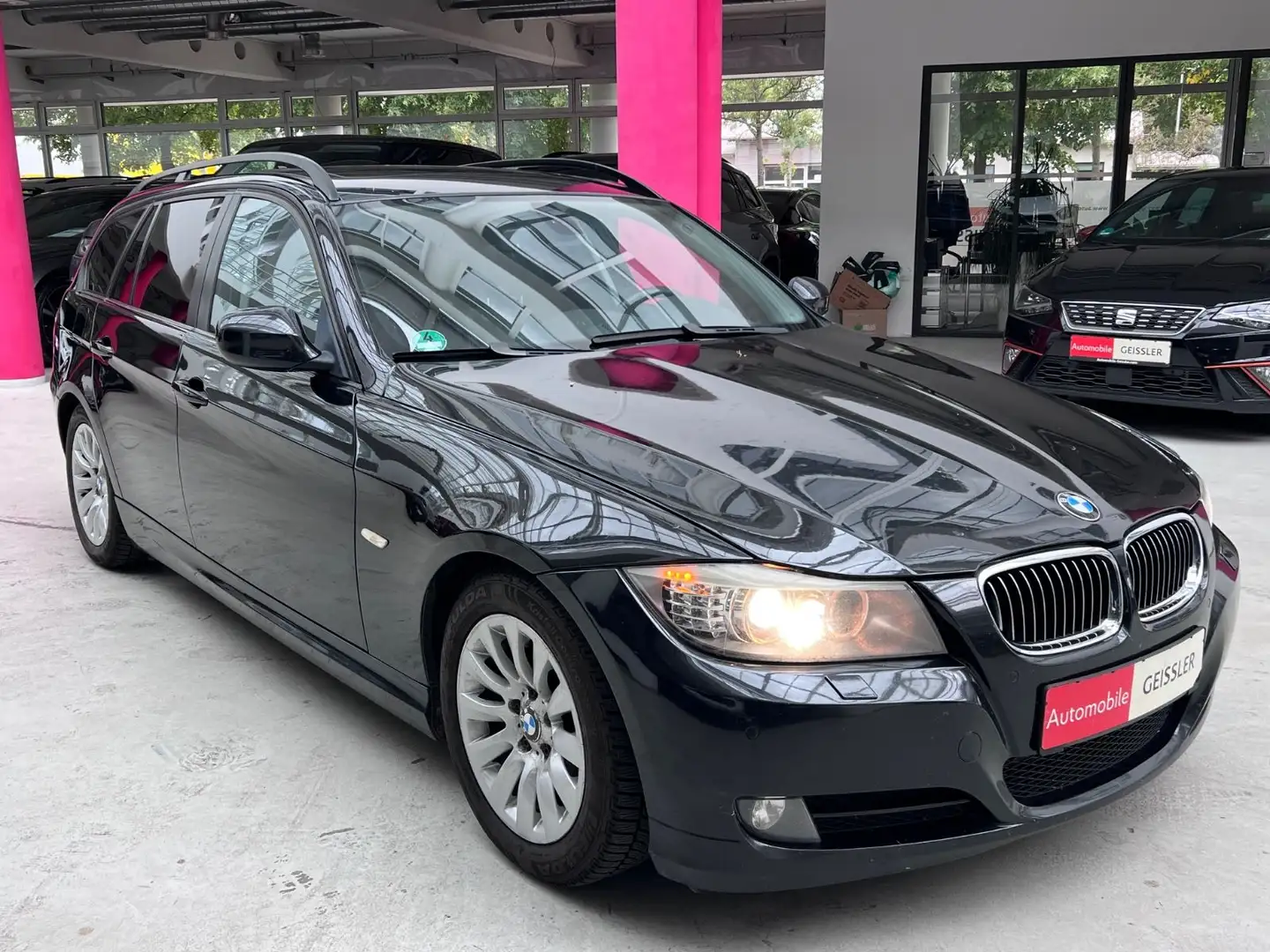 BMW 320 d Touring Automatik XENON+PANORAMA+LEDER+NAVI Noir - 2