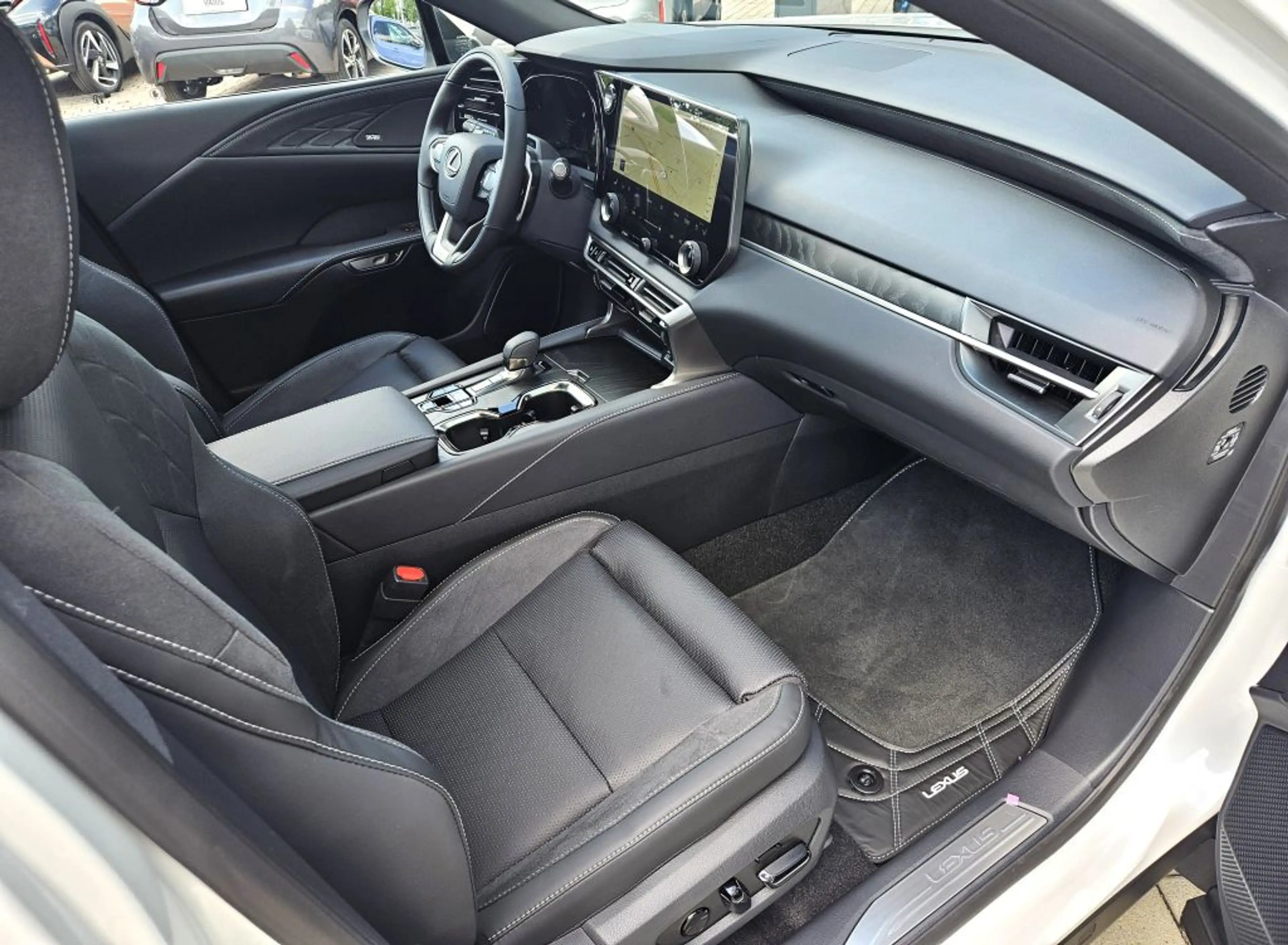 Lexus RX 450h 450h+ (Plug-in-Hybrid) Luxury*Panorama-Glasdach* — photo 12
