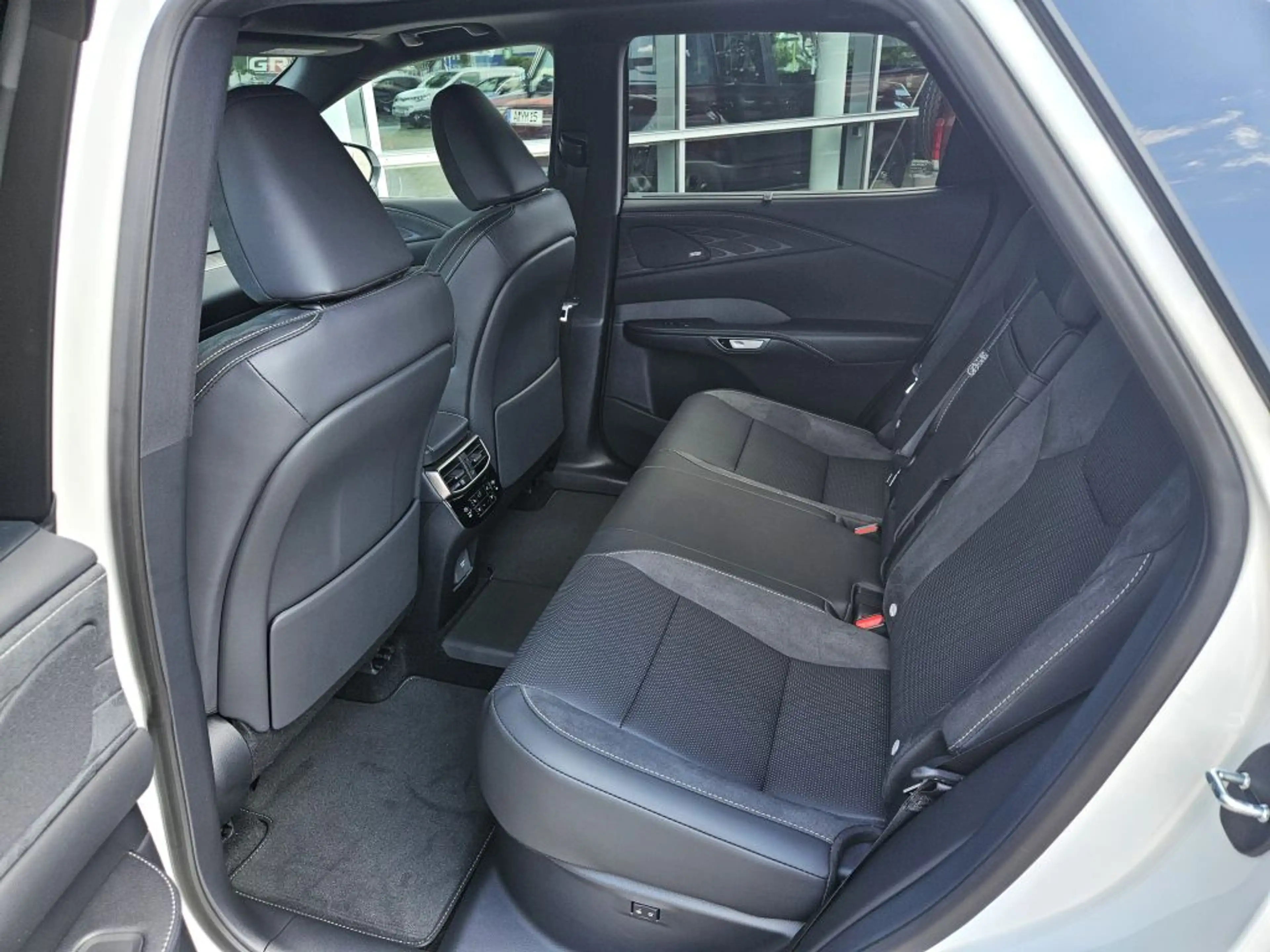 Lexus RX 450h 450h+ (Plug-in-Hybrid) Luxury*Panorama-Glasdach* — photo 7