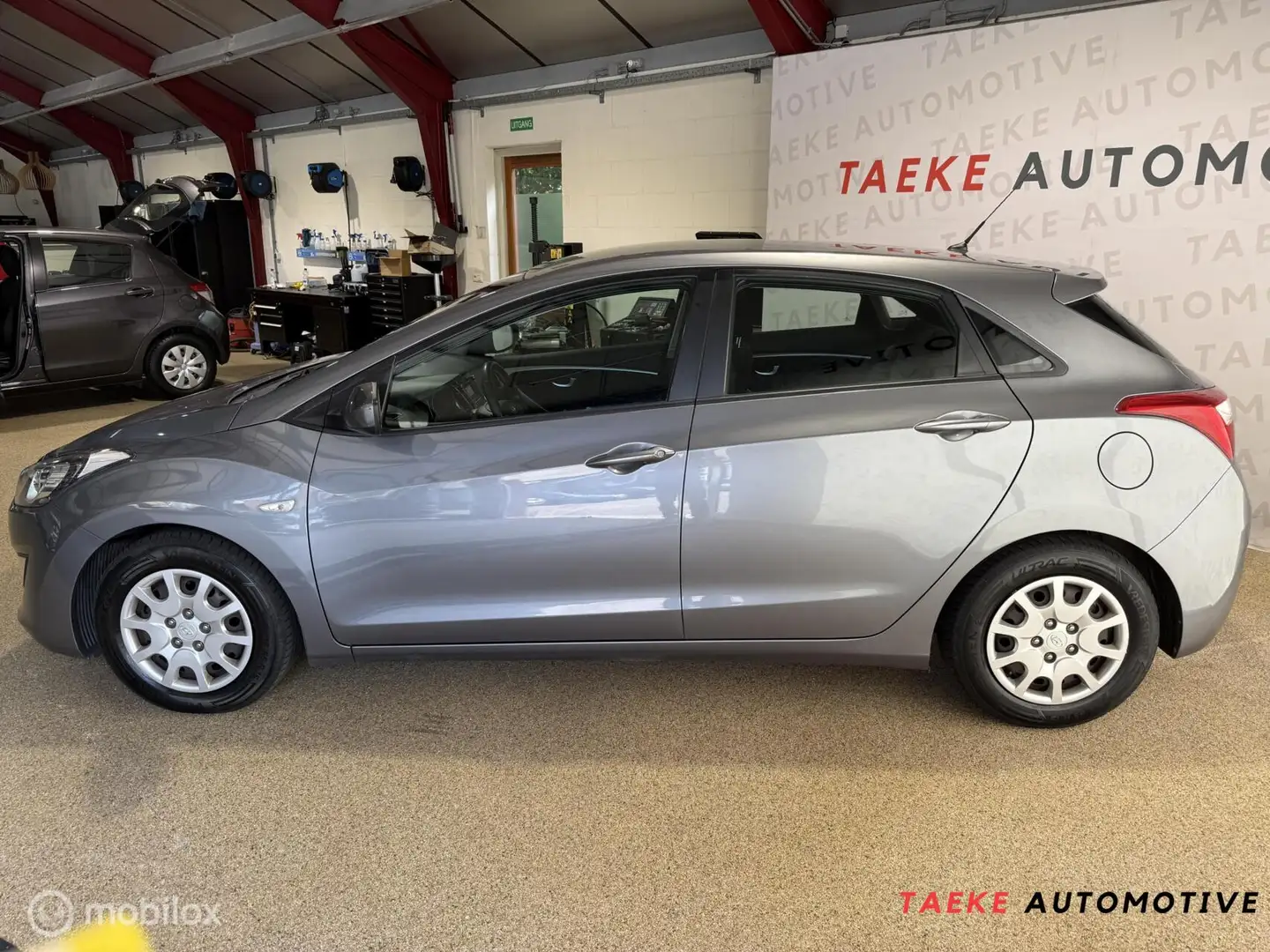 Hyundai i30 1.4 Clima/Cruise/Apk Gris - 2