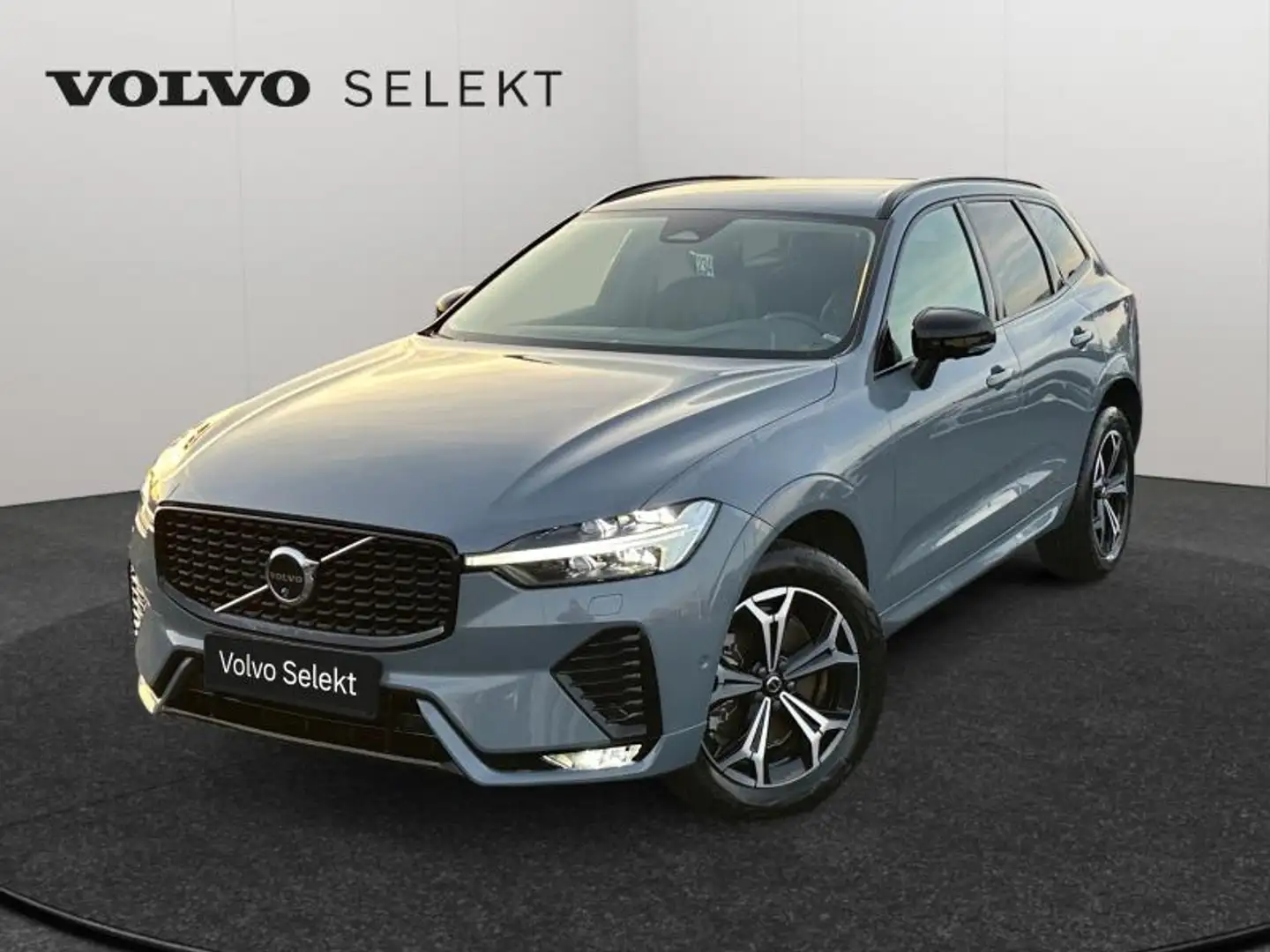 Volvo XC60 B4 AWD Plus Dark / Diesel Gris - 1