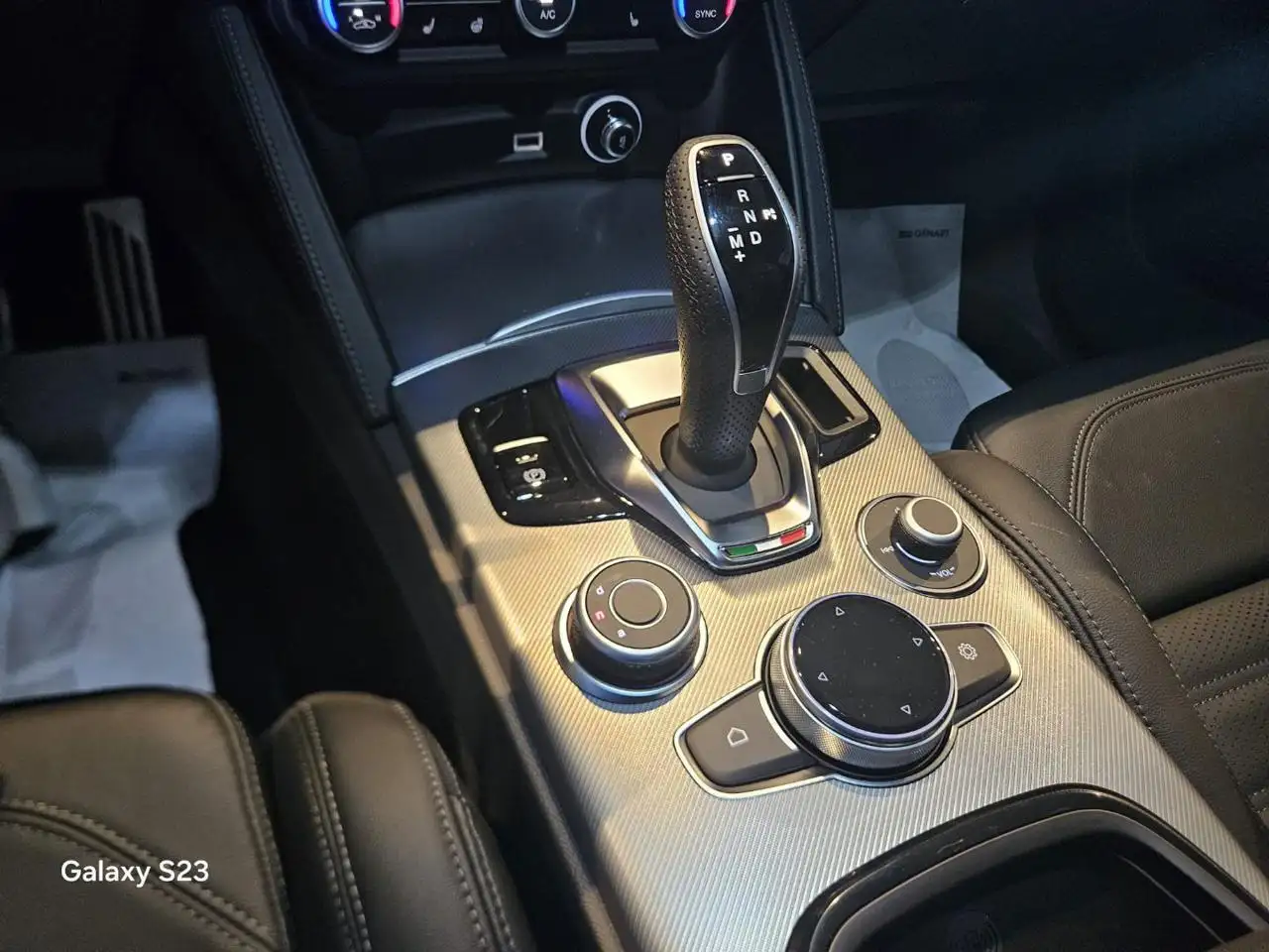 Alfa Romeo Stelvio 2026 — фото 12