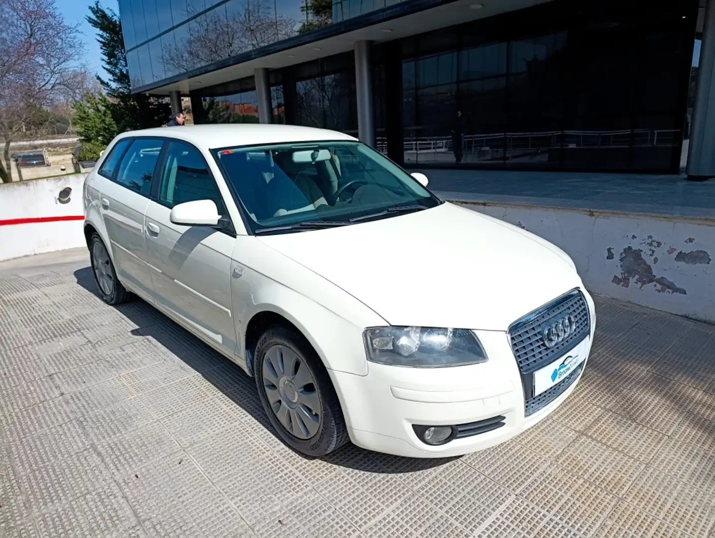 Audi A3 Sportback 1.6 FSI Ambiente Weiß - 1