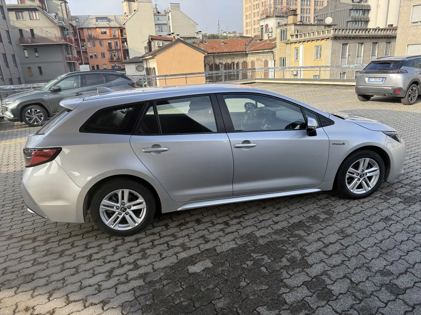 Toyota Corolla 1.8 Touring Sports SW Hybrid IBRIDA Business Argent - 2