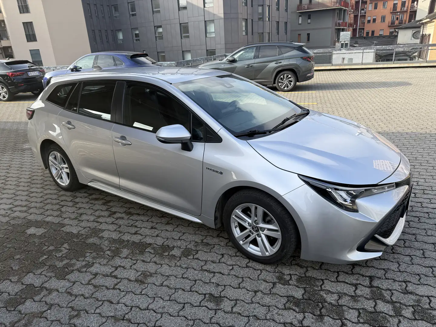 Toyota Corolla 1.8 Touring Sports SW Hybrid IBRIDA Business Argent - 1