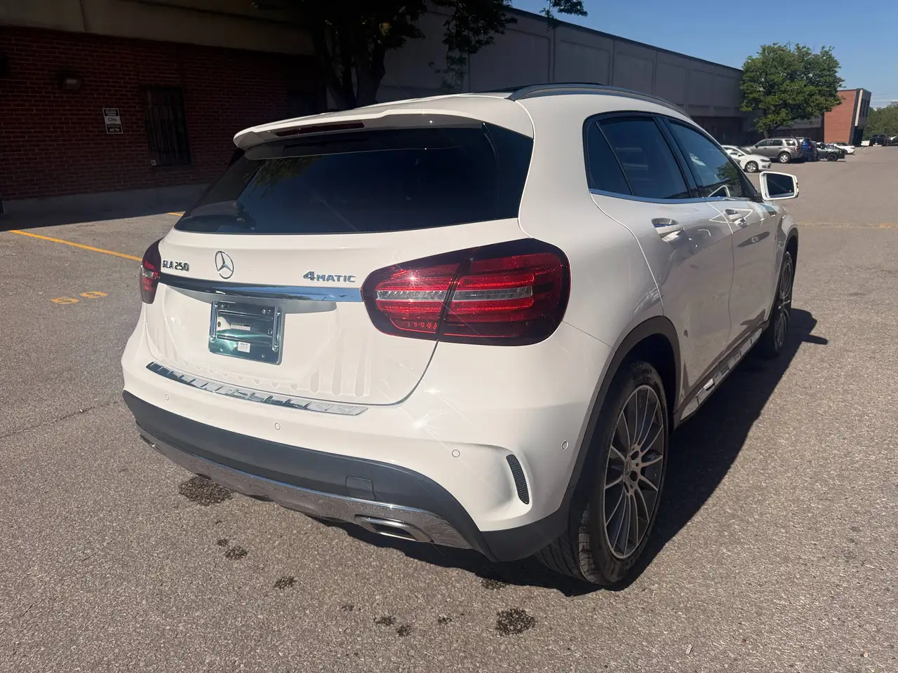 Mercedes-Benz GLA снимка Mercedes-Benz GLA