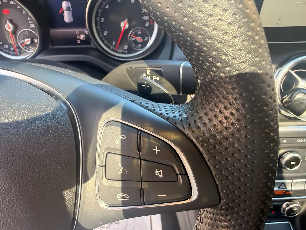 Mercedes-Benz GLA снимка Mercedes-Benz GLA