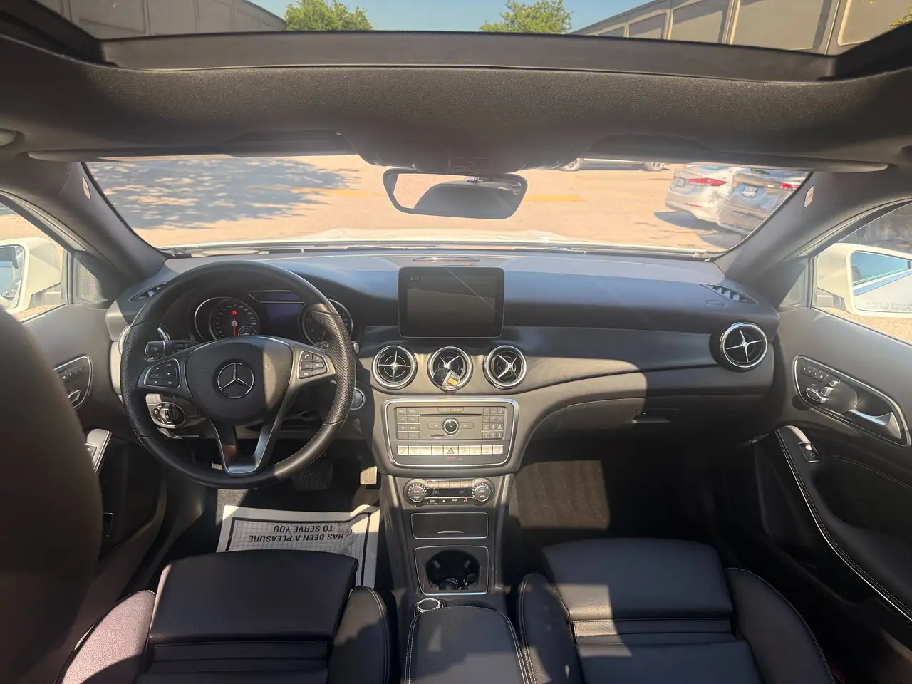 Mercedes-Benz GLA снимка Mercedes-Benz GLA
