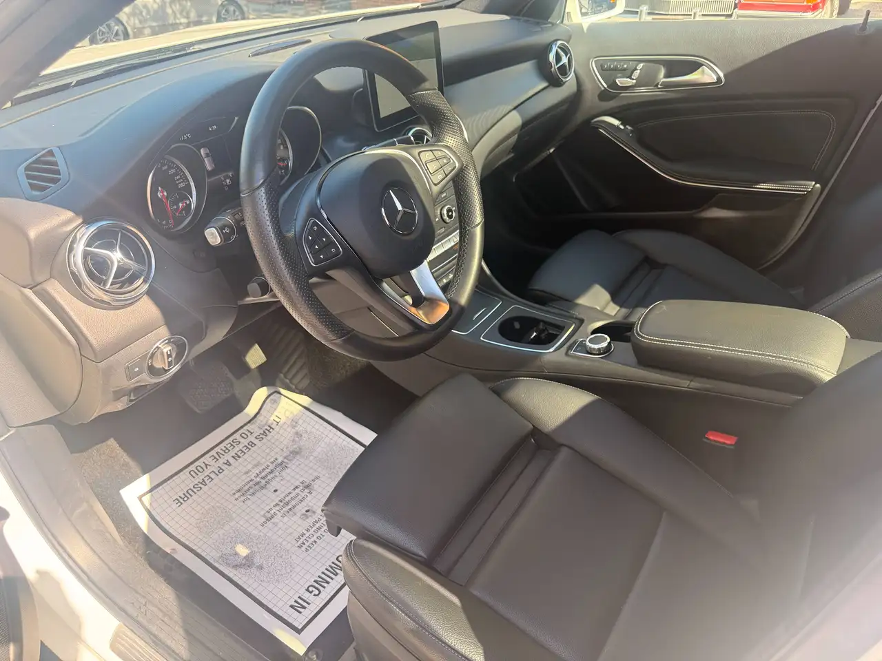 Mercedes-Benz GLA снимка Mercedes-Benz GLA