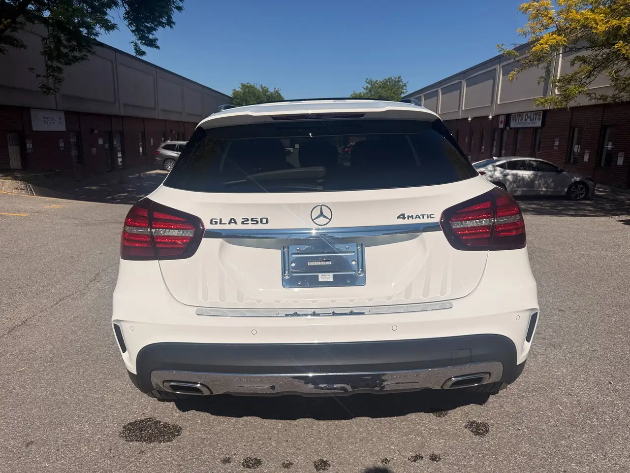 Mercedes-Benz GLA снимка Mercedes-Benz GLA