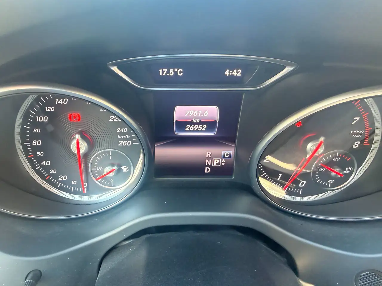 Mercedes-Benz GLA снимка Mercedes-Benz GLA
