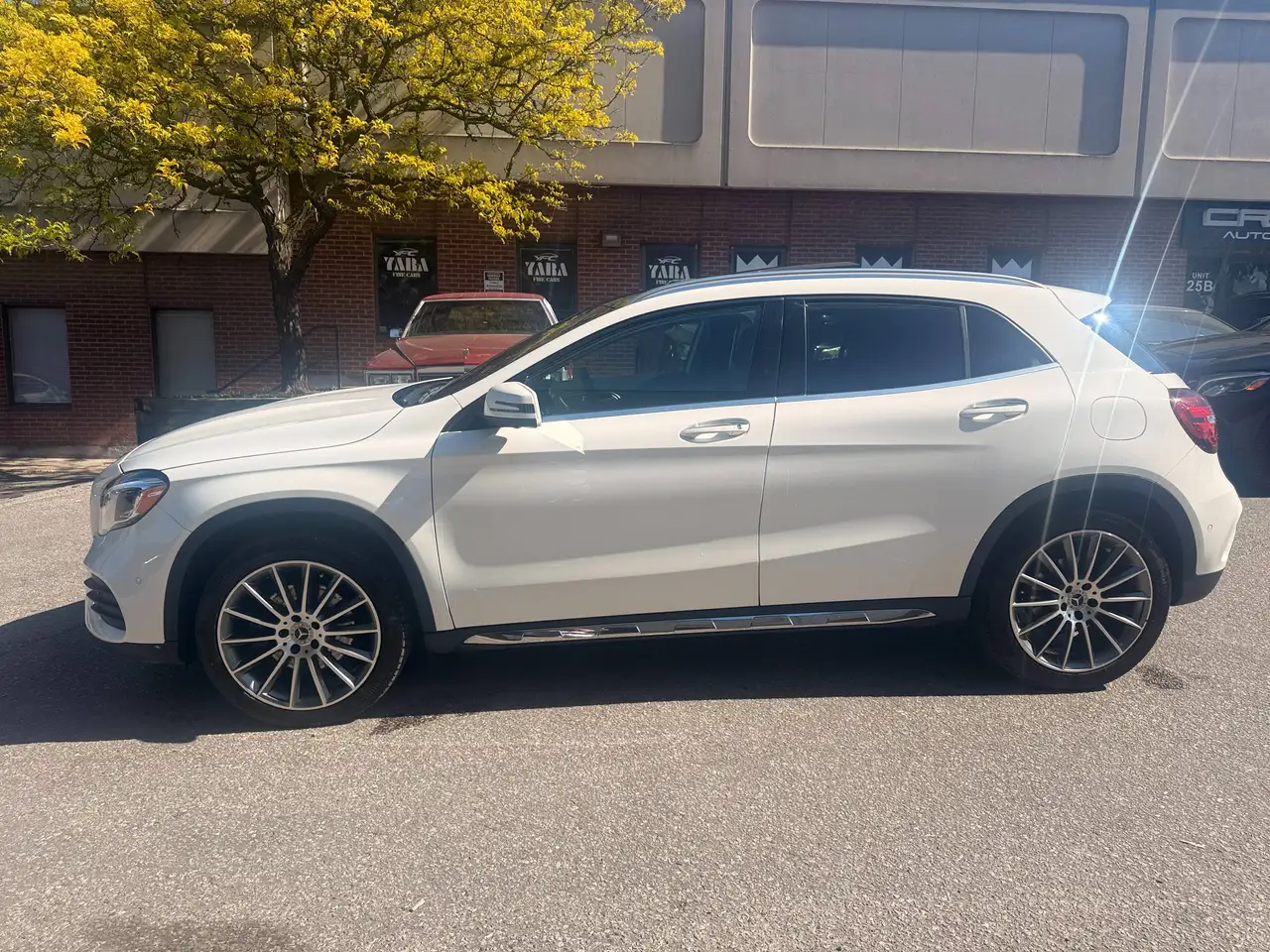 Mercedes-Benz GLA снимка Mercedes-Benz GLA