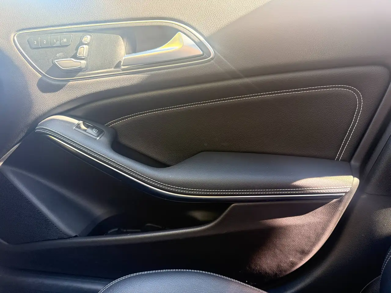 Mercedes-Benz GLA снимка Mercedes-Benz GLA