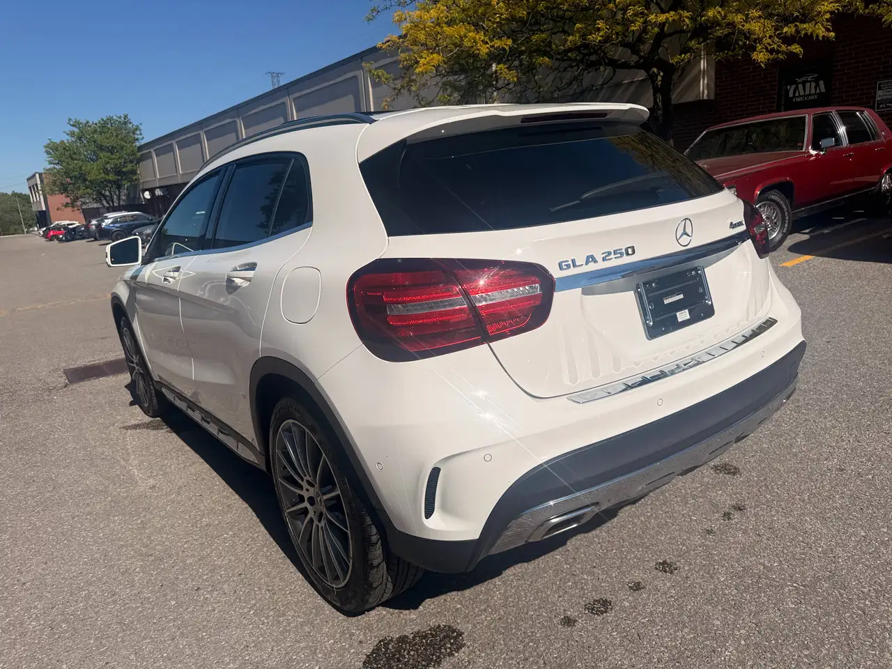 Mercedes-Benz GLA снимка Mercedes-Benz GLA
