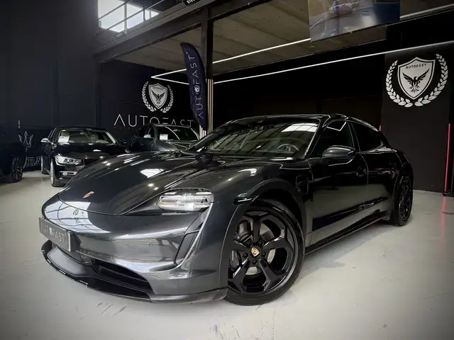 Porsche Taycan 4 Cross Turismo