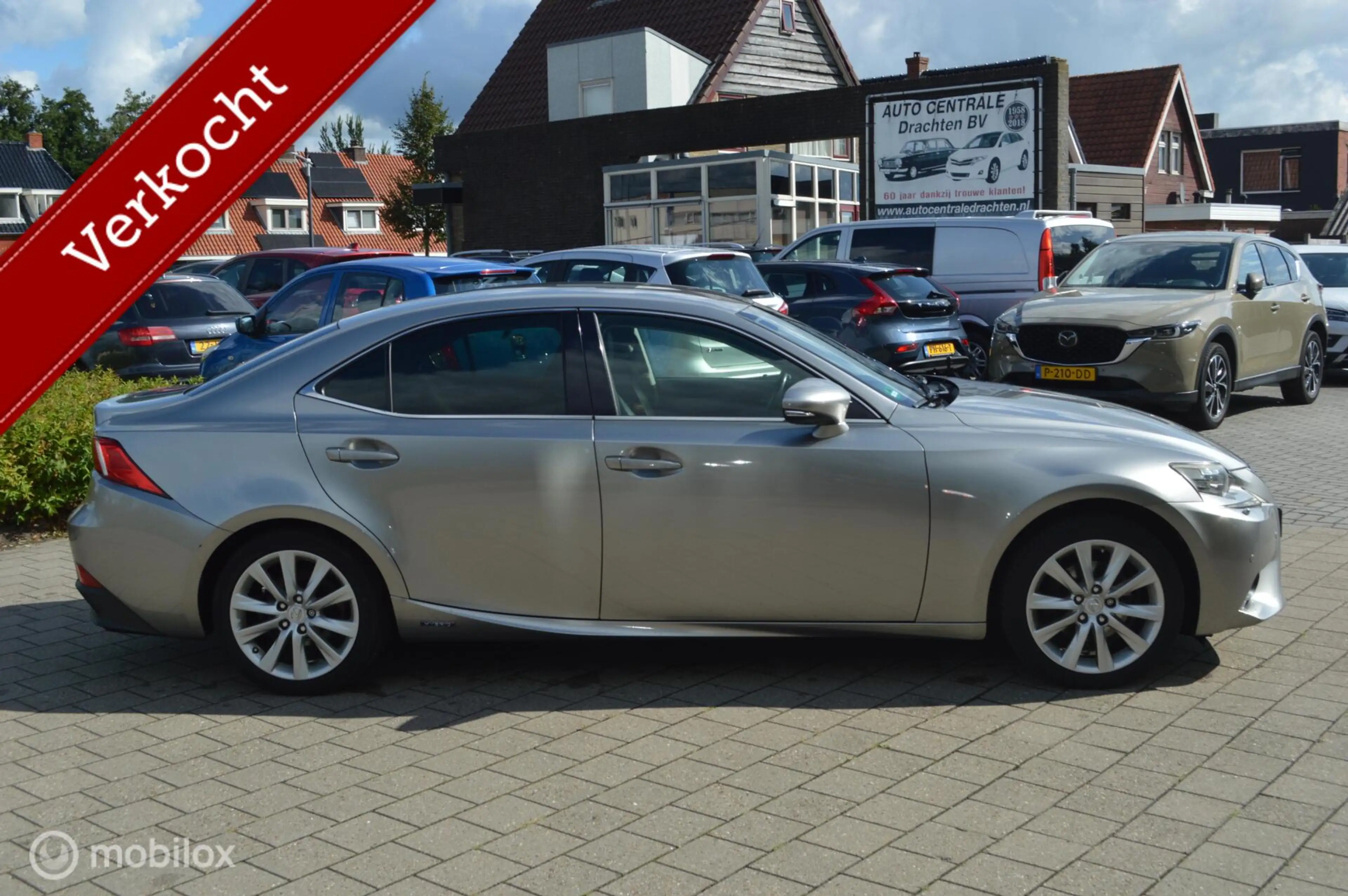 Lexus IS 300 300h First Edition — photo 3