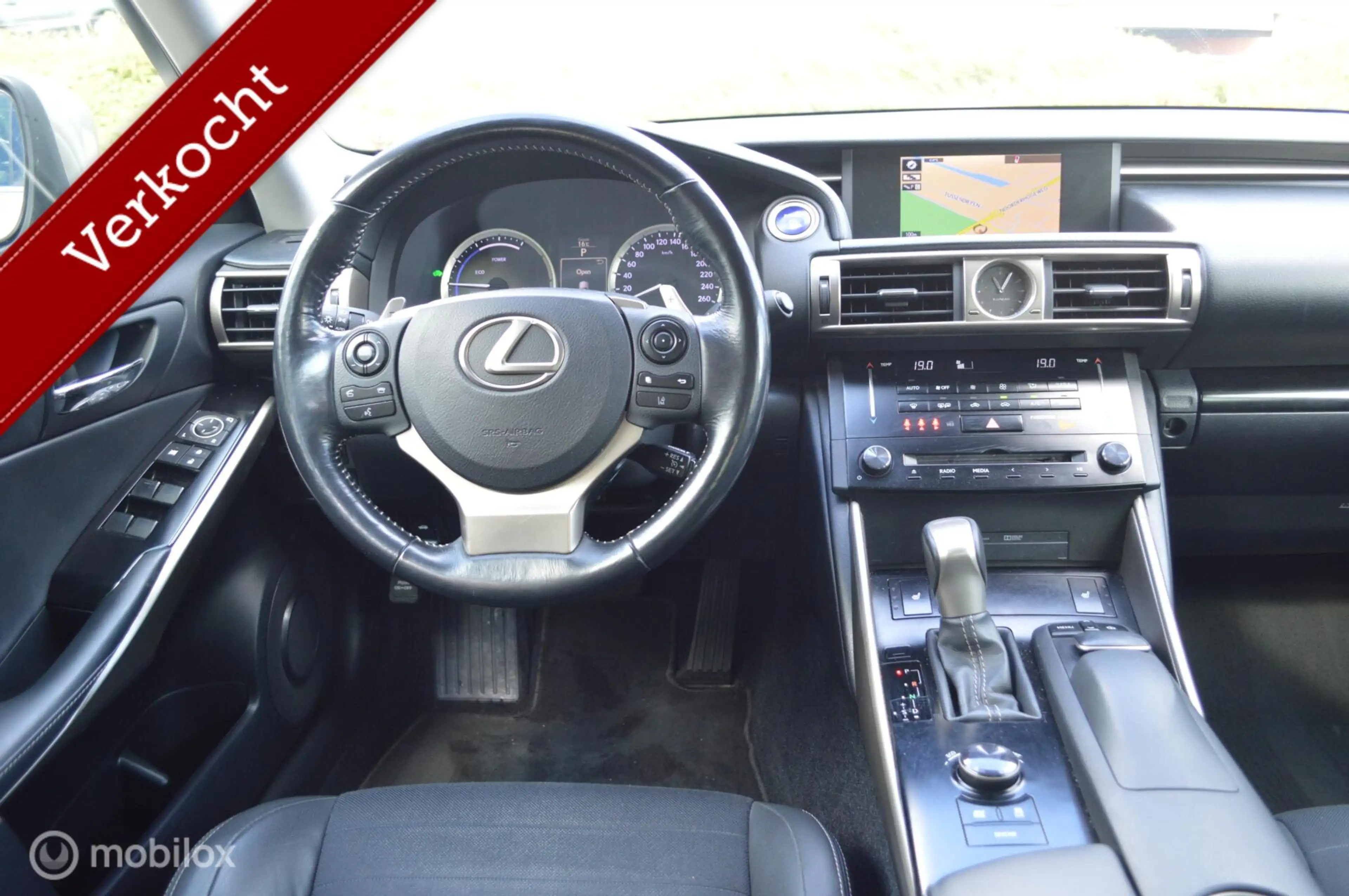 Lexus IS 300 300h First Edition — photo 7