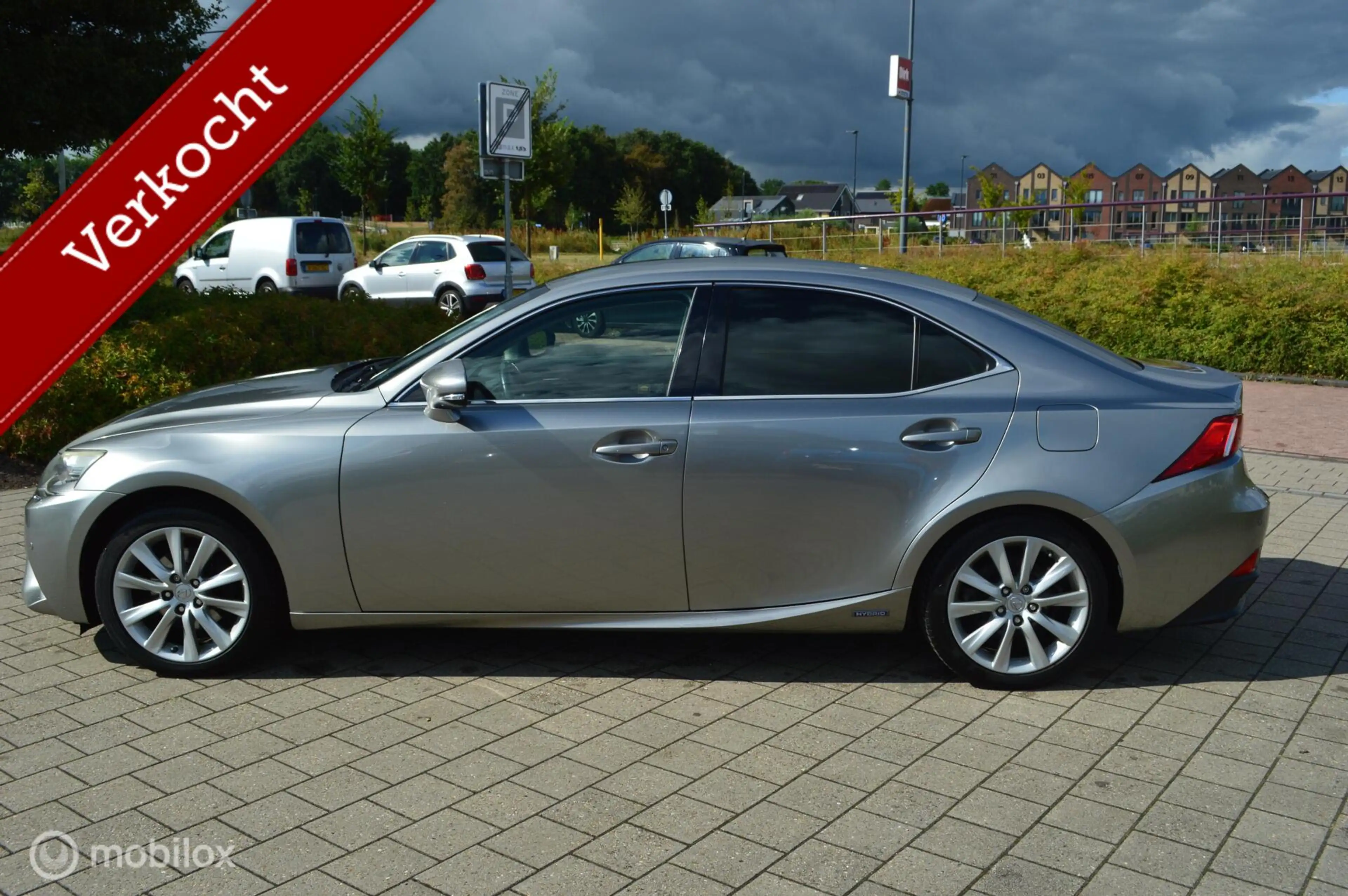 Lexus IS 300 300h First Edition — photo 11