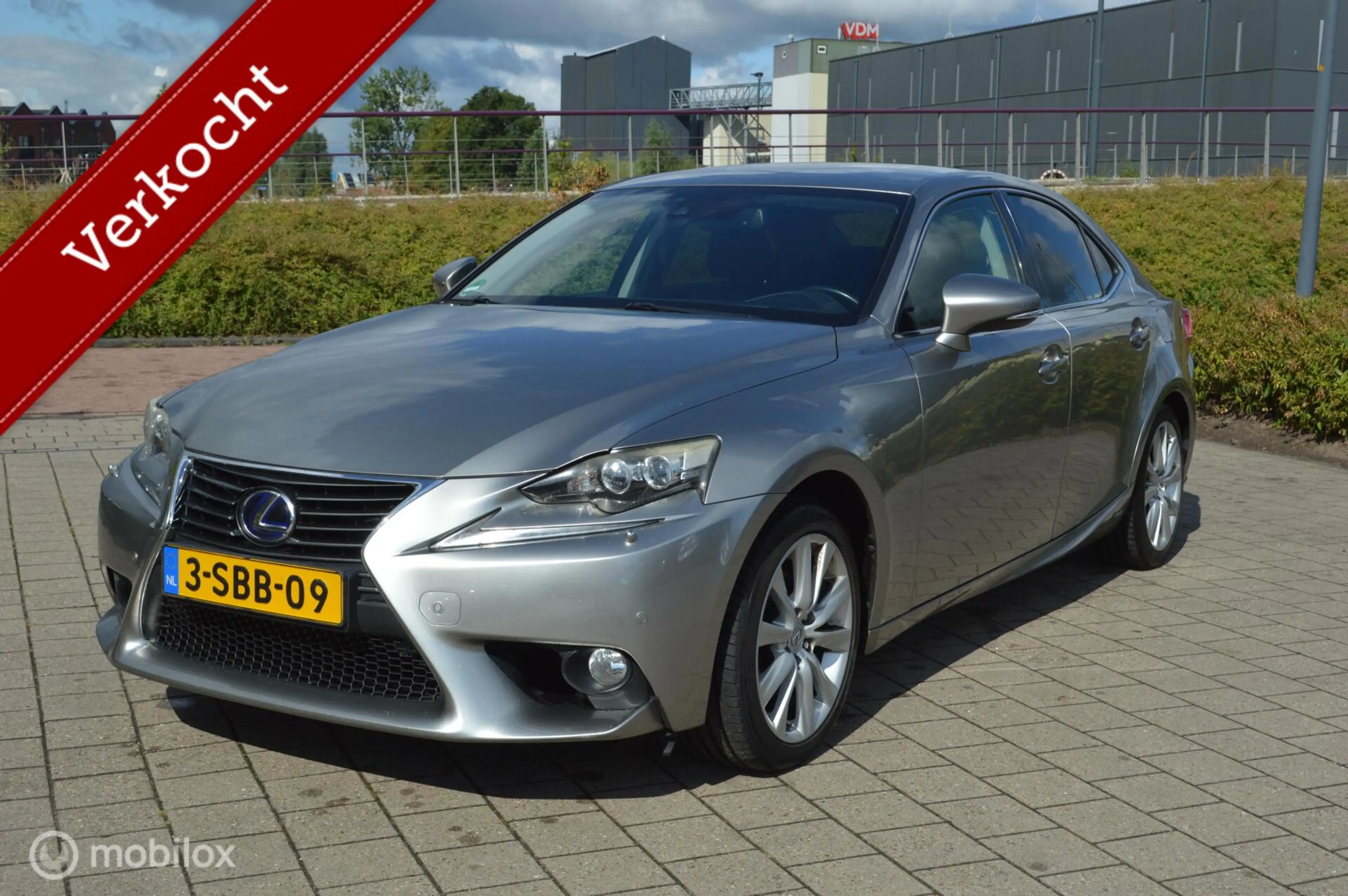 Lexus IS 300 300h First Edition — photo 9