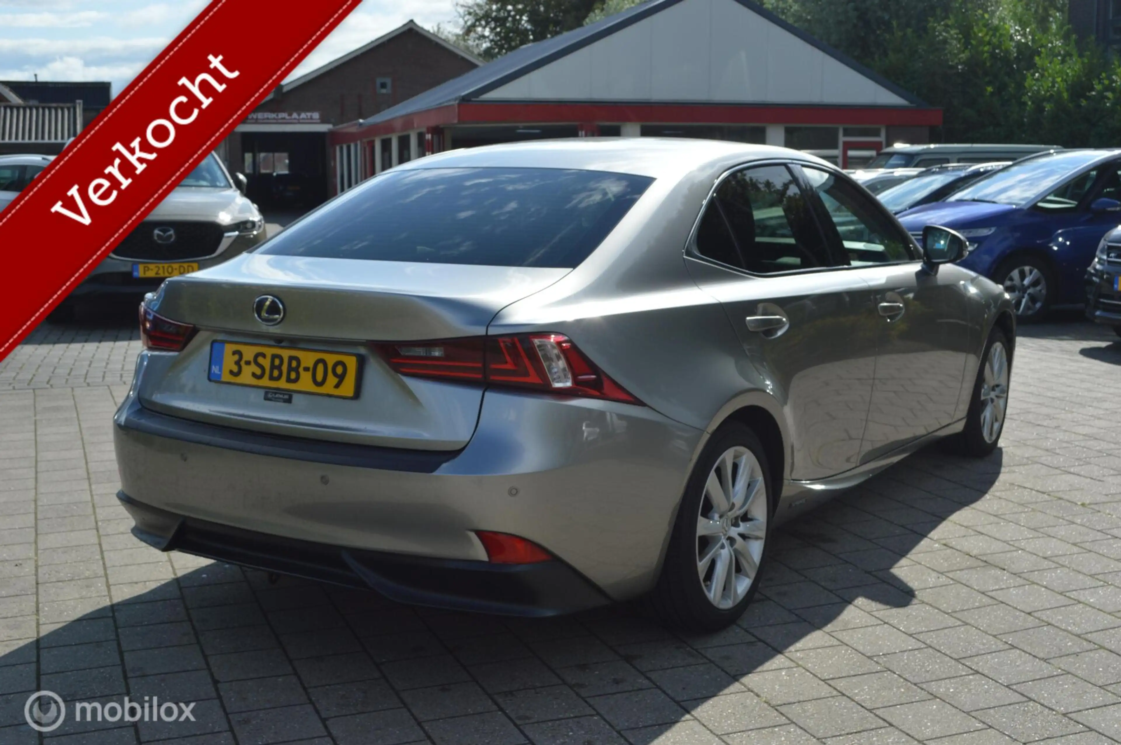Lexus IS 300 300h First Edition — photo 2