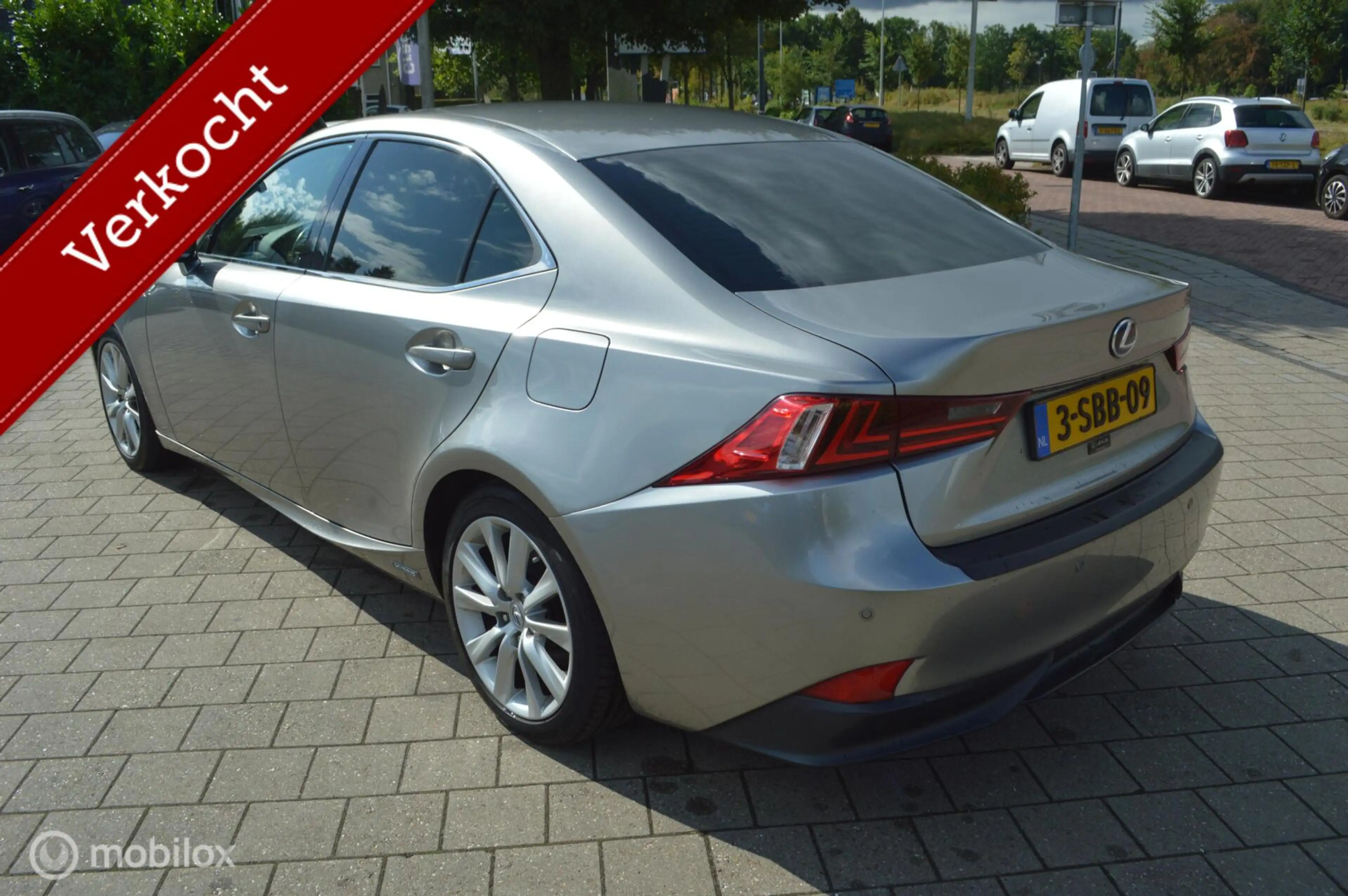 Lexus IS 300 300h First Edition — photo 10