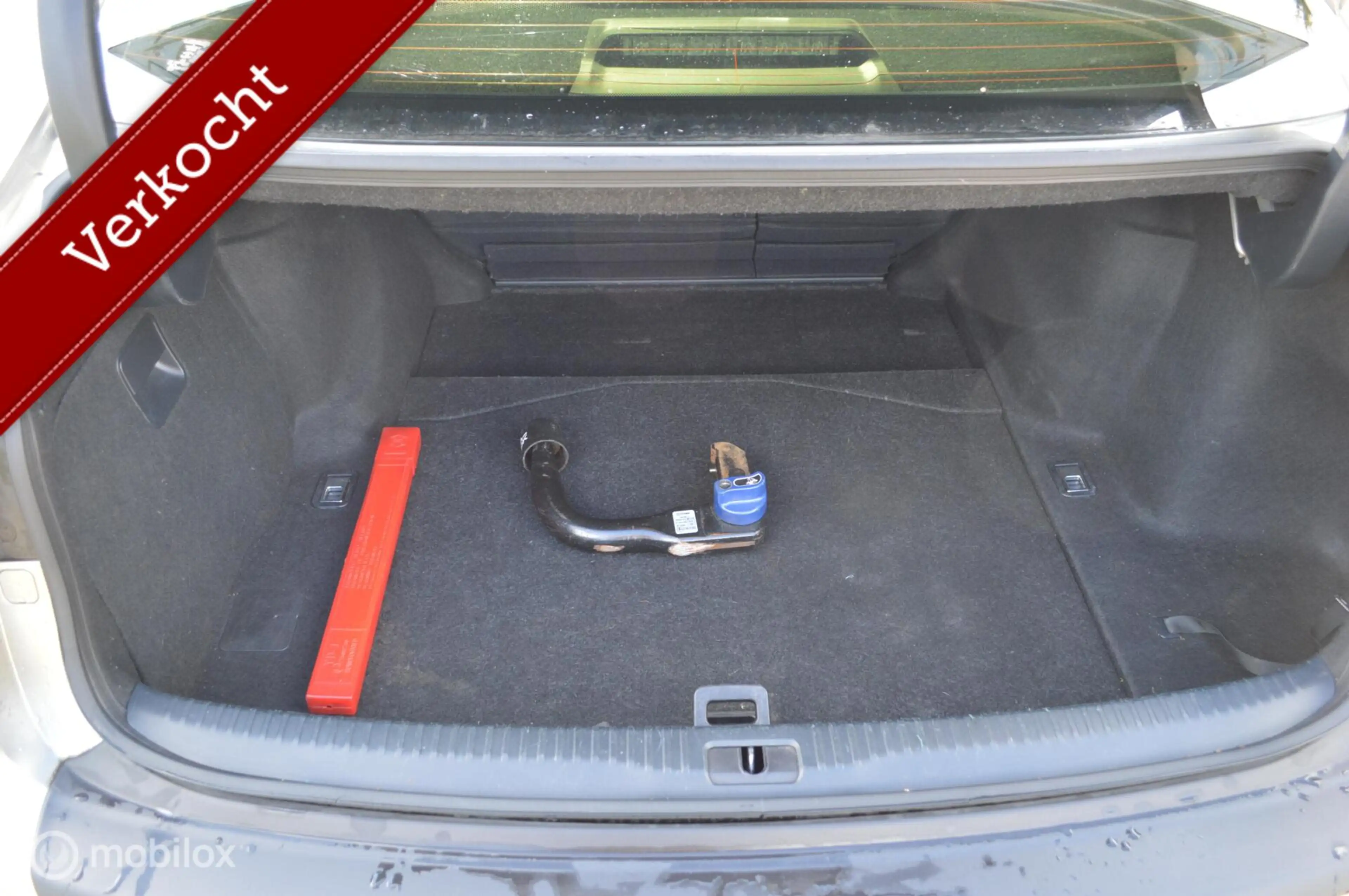 Lexus IS 300 300h First Edition — photo 6