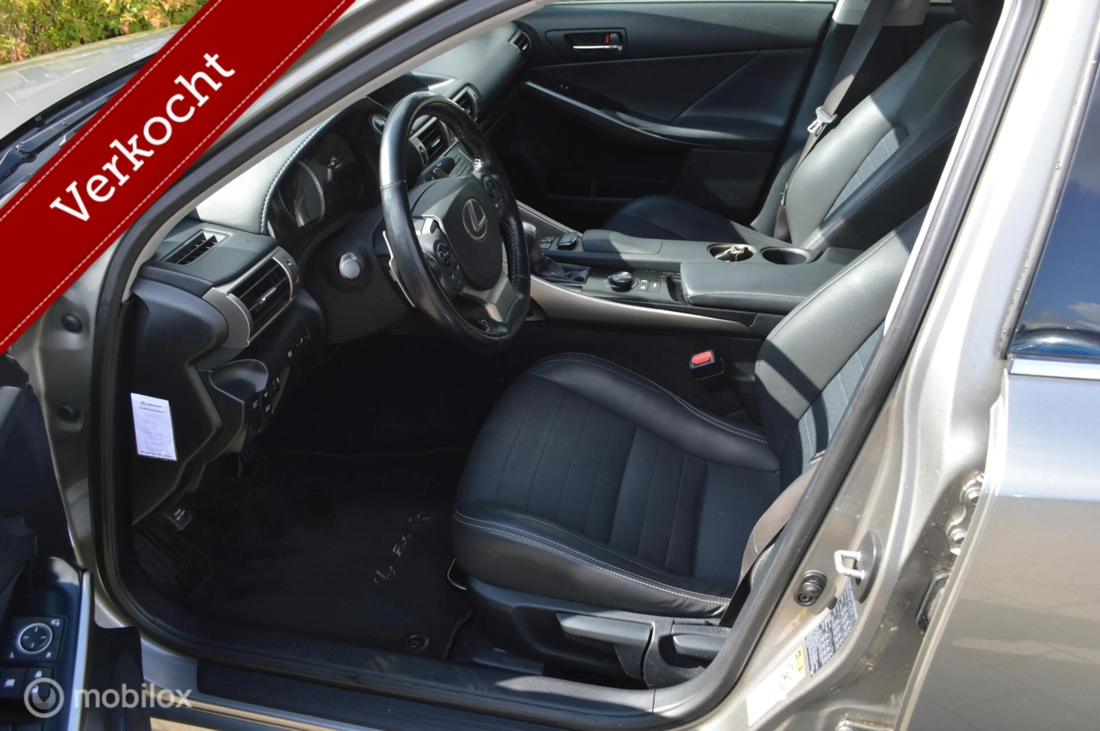 Lexus IS 300 300h First Edition — photo 4