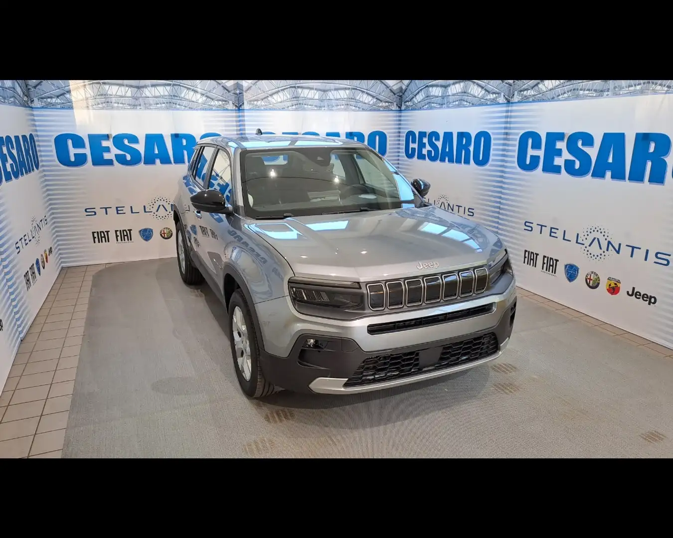 Jeep Avenger 1.2 Turbo e-Hybrid MHEV Altitude Gris - 1