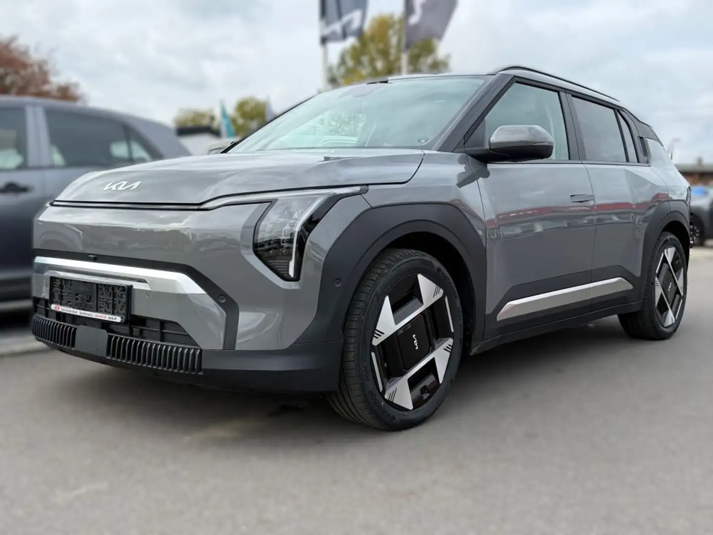 Kia EV3 58,3-kWh FWD Earth UVP 46.213 EUR Grau - 1
