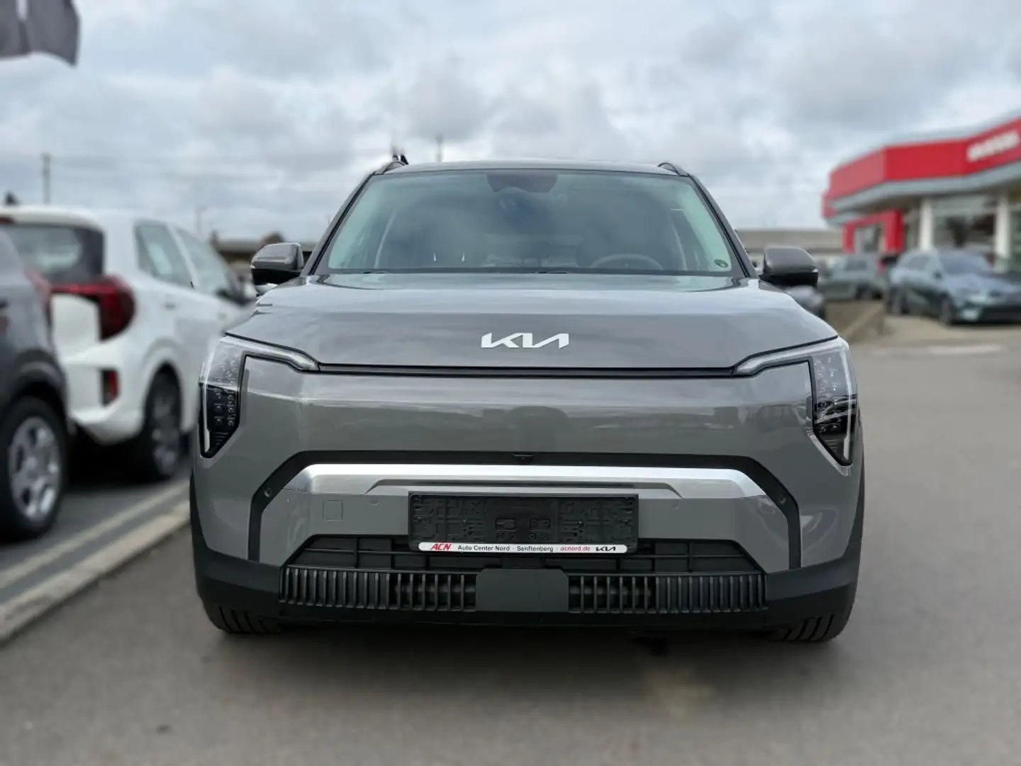 Kia EV3 58,3-kWh FWD Earth UVP 46.213 EUR Gris - 2