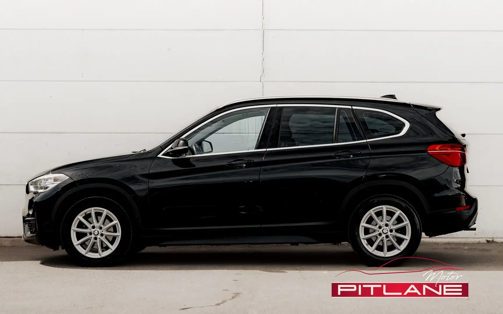 BMW X1 1.5 D sDrive16D SIEGES CUIR / HAYON ELC. / GARANTI Zwart - 2