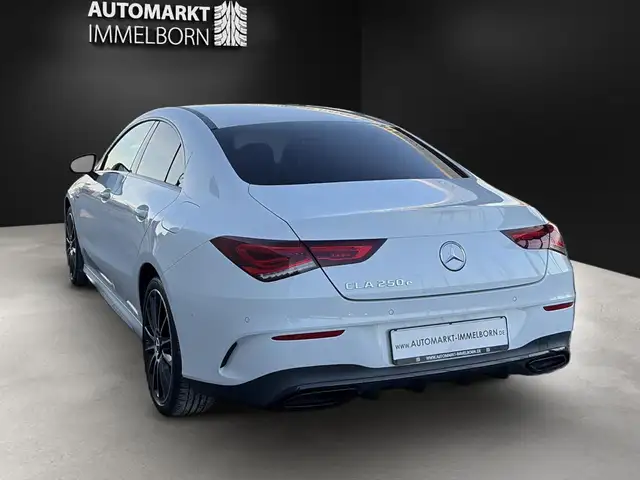 Mercedes-Benz 250 view 7