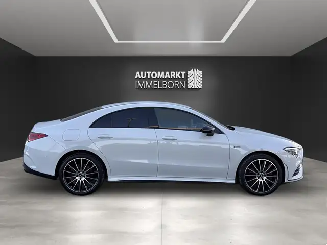 Mercedes-Benz 250 view 9