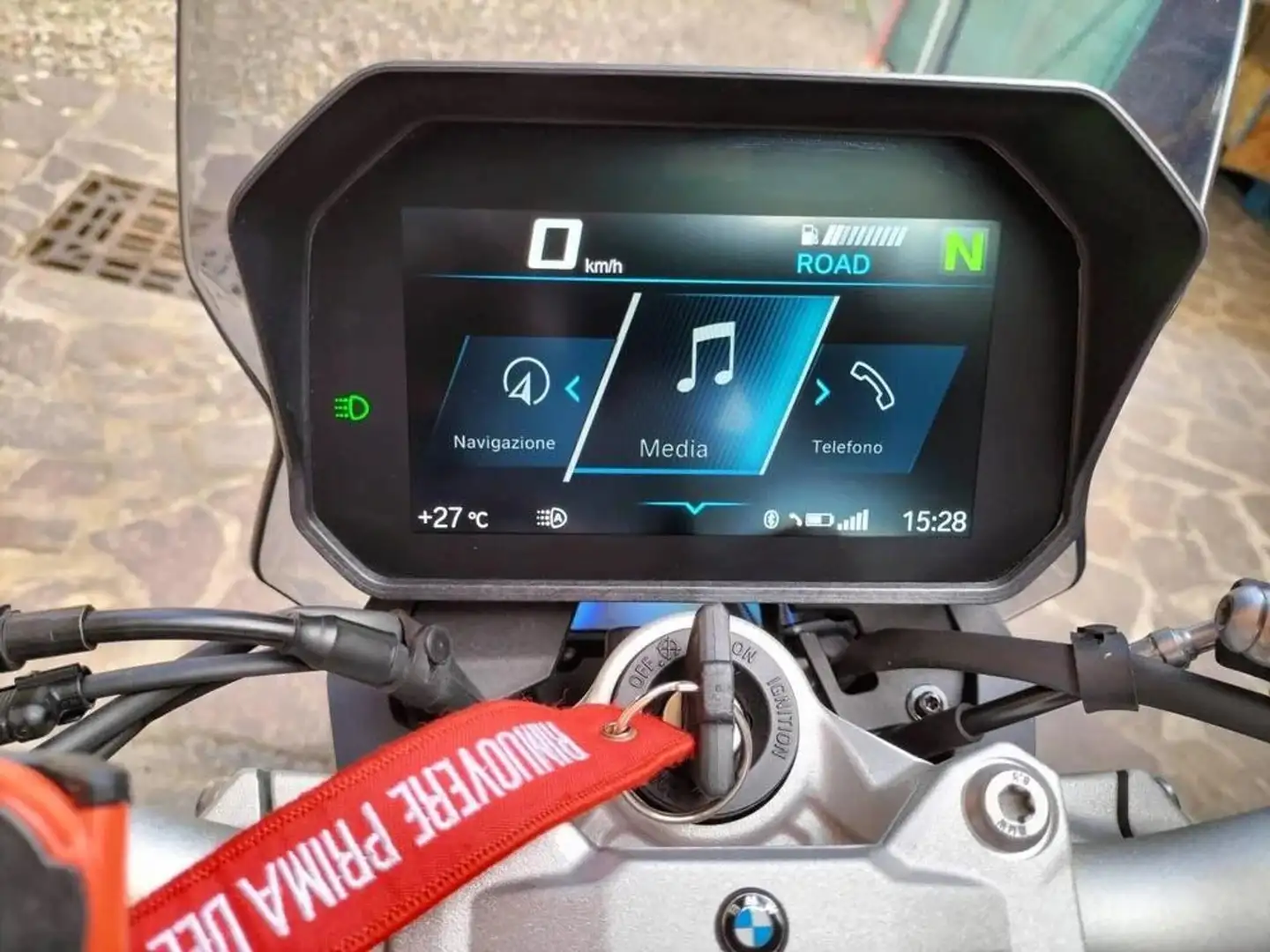 BMW F 900 R Červená - 1