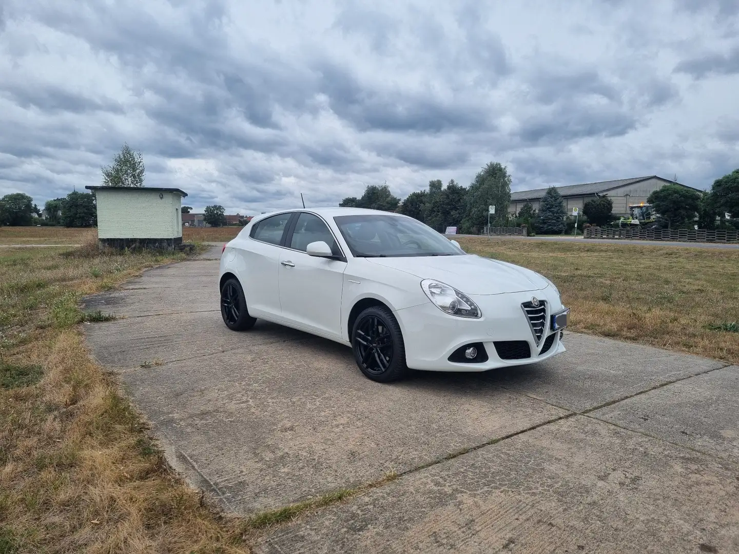 Alfa Romeo Giulietta 1.4 TB 16V Multiair Turismo Weiß - 1