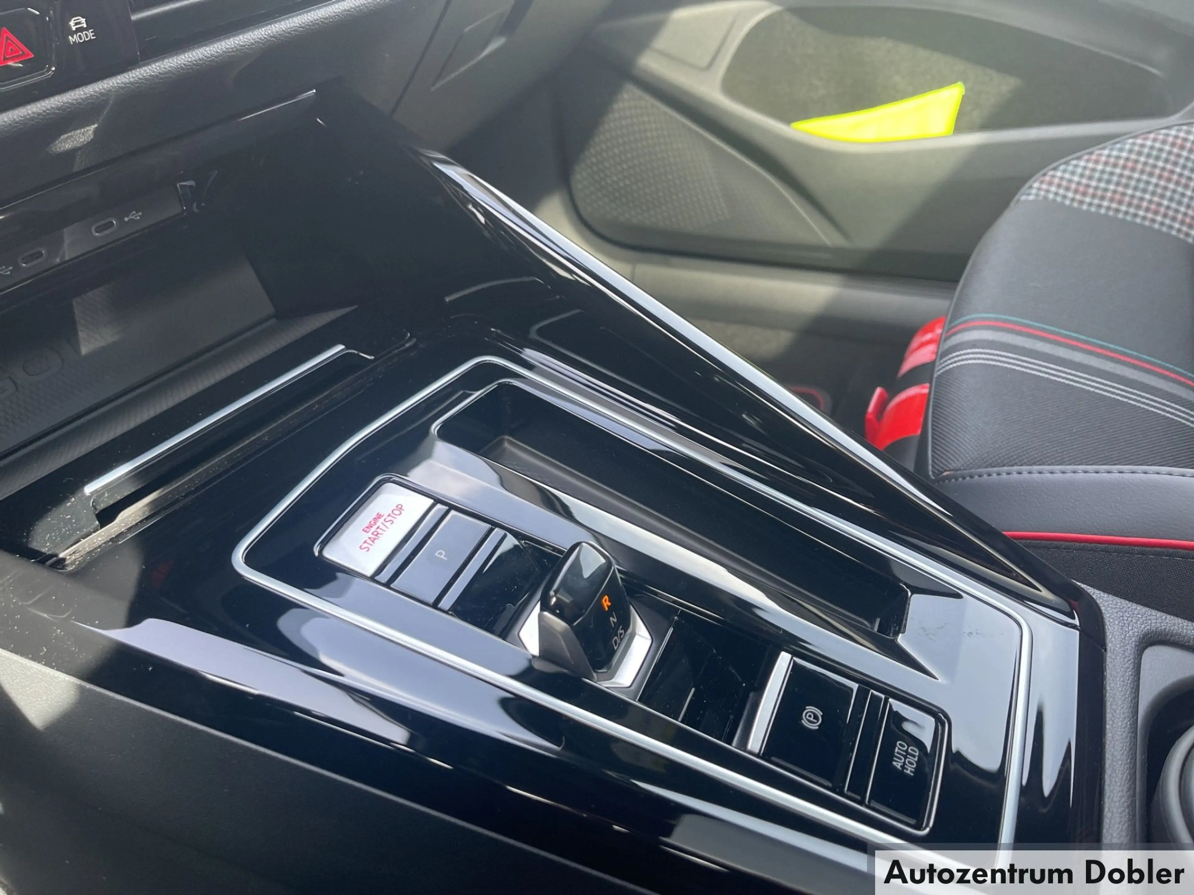 Volkswagen Golf GTI EDITION 50 2.0 l TSI OPF 239 kW (325 PS) — photo 15