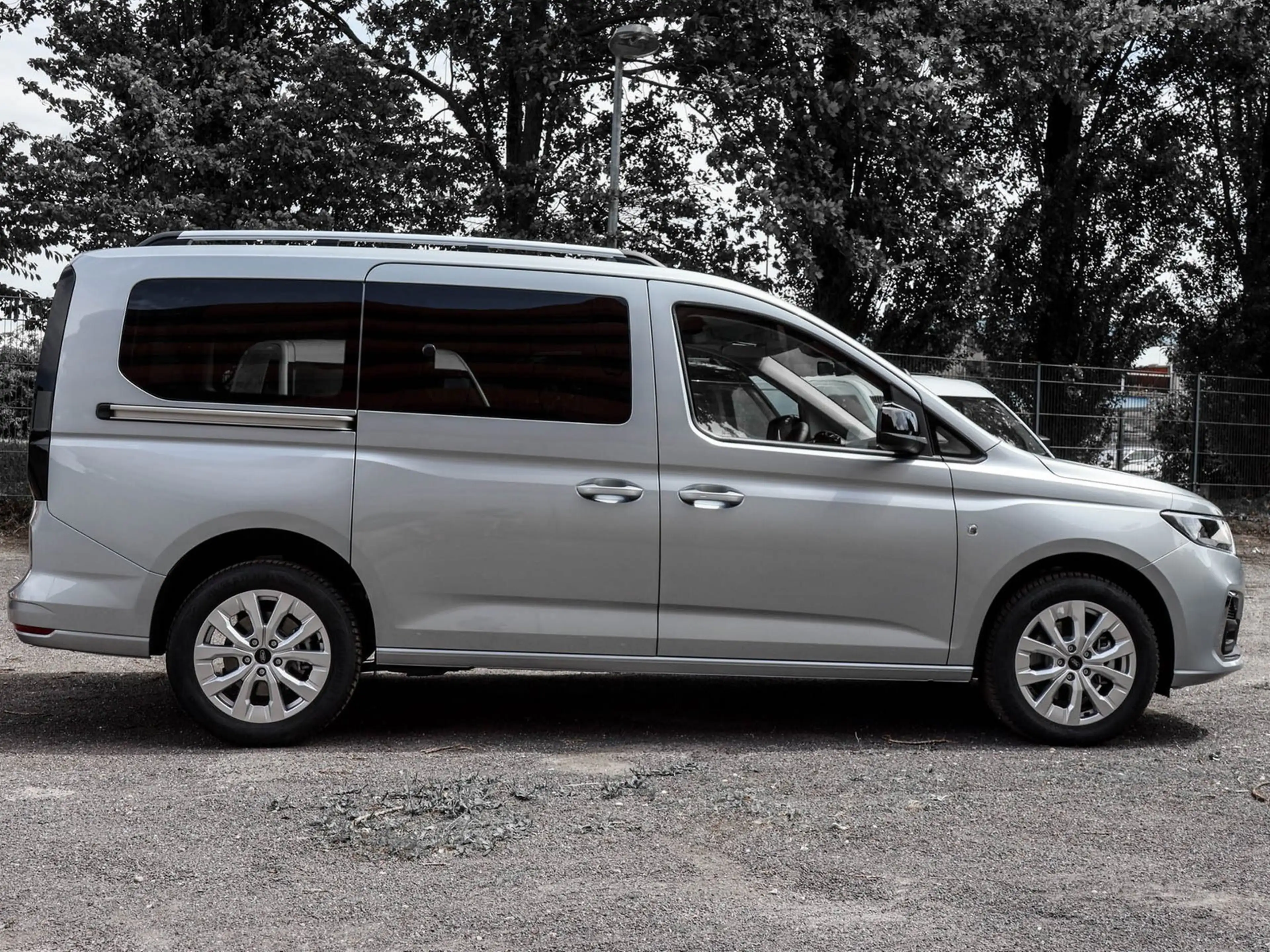 Ford Grand Tourneo Connect Titanium Vorrüstung Rollstuhlausbau — photo 5