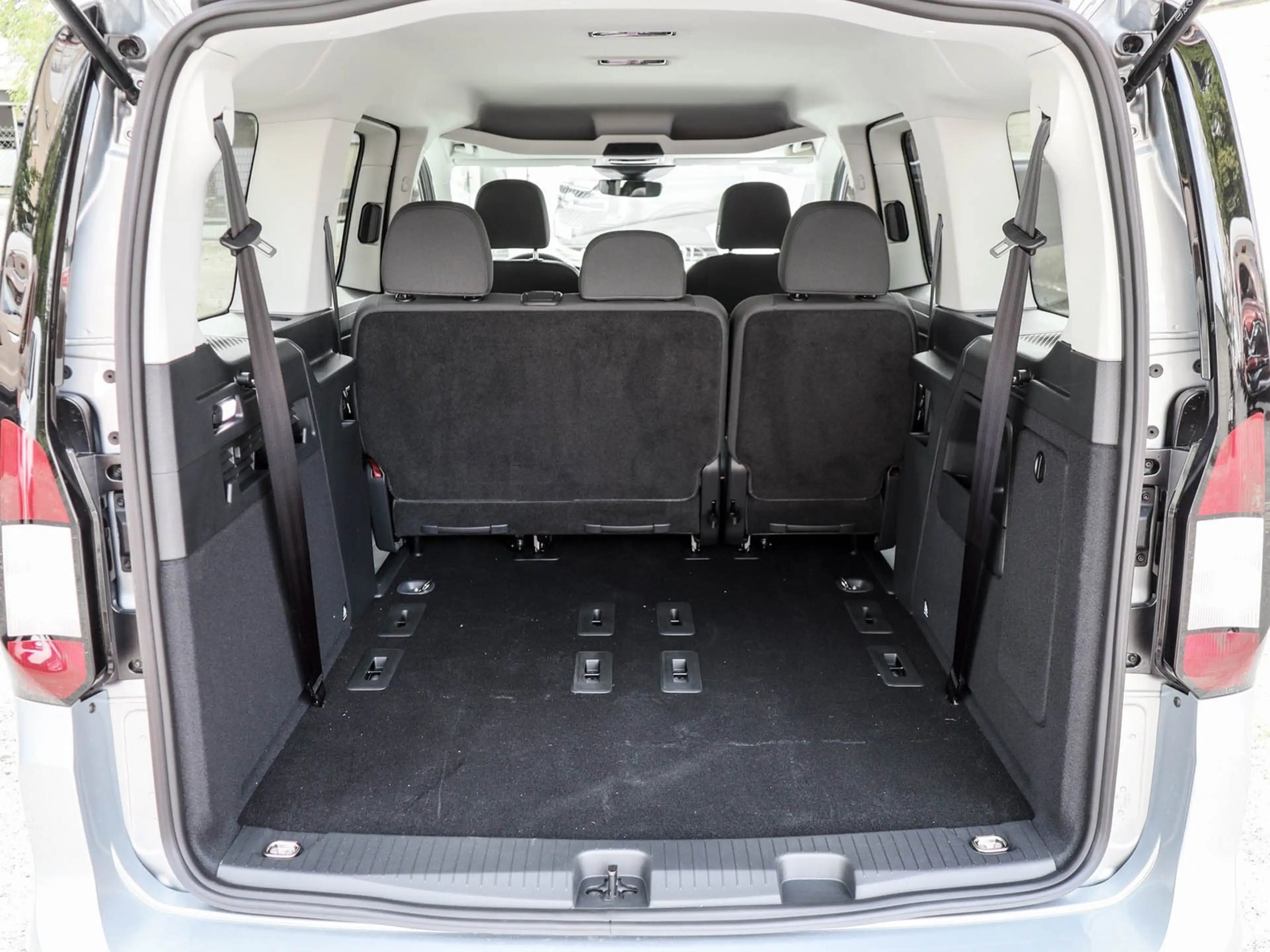 Ford Grand Tourneo Connect Titanium Vorrüstung Rollstuhlausbau — photo 11