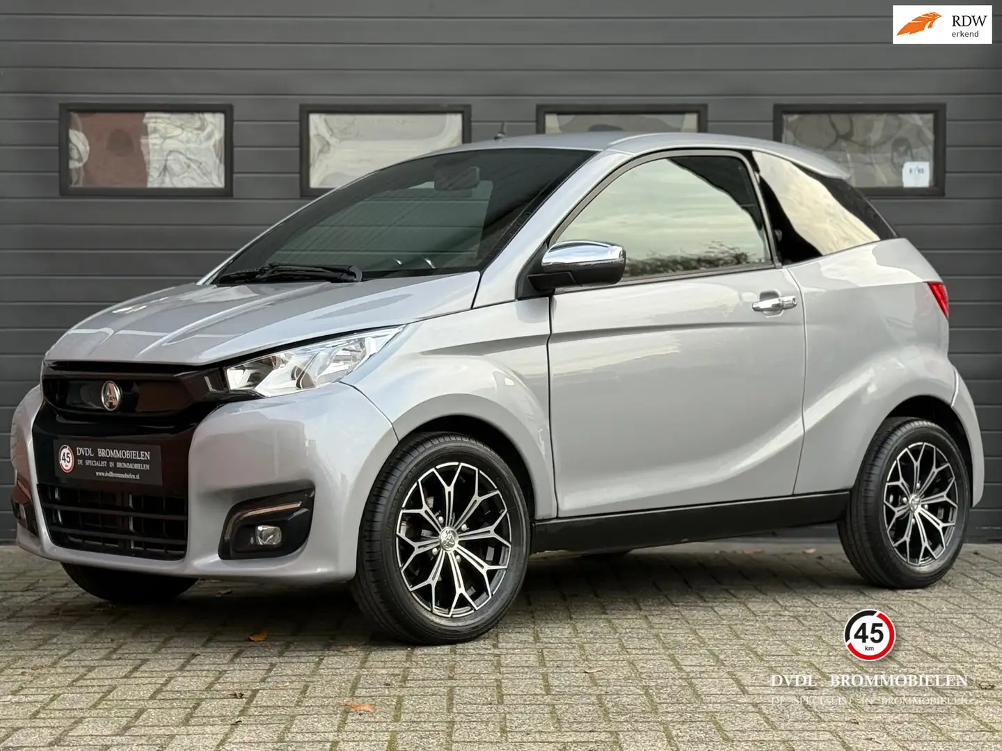 Aixam Coupe Premium Brommobiel 2021 1e eig 29dkm NIEUWSTAAT! Zilver - 1