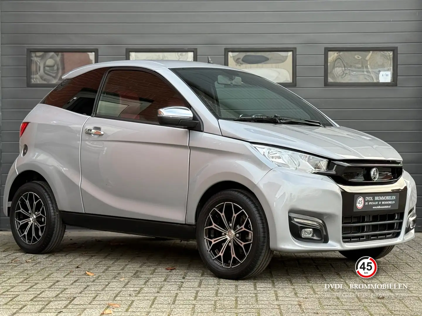 Aixam Coupe Premium Brommobiel 2021 1e eig 29dkm NIEUWSTAAT! Zilver - 2