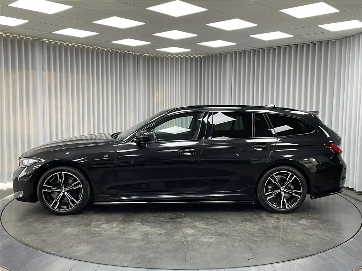 BMW 316 316D Touring / M-Pack / Aut. / LED / Pano dak ... Noir - 2