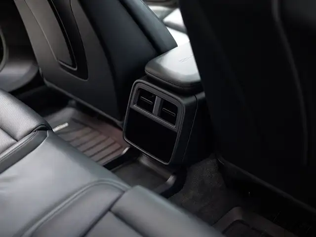 Porsche Taycan Turbo S Sport Turismo Ansicht 36