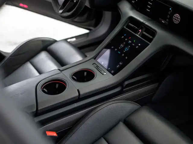 Porsche Taycan Turbo S Sport Turismo Ansicht 33